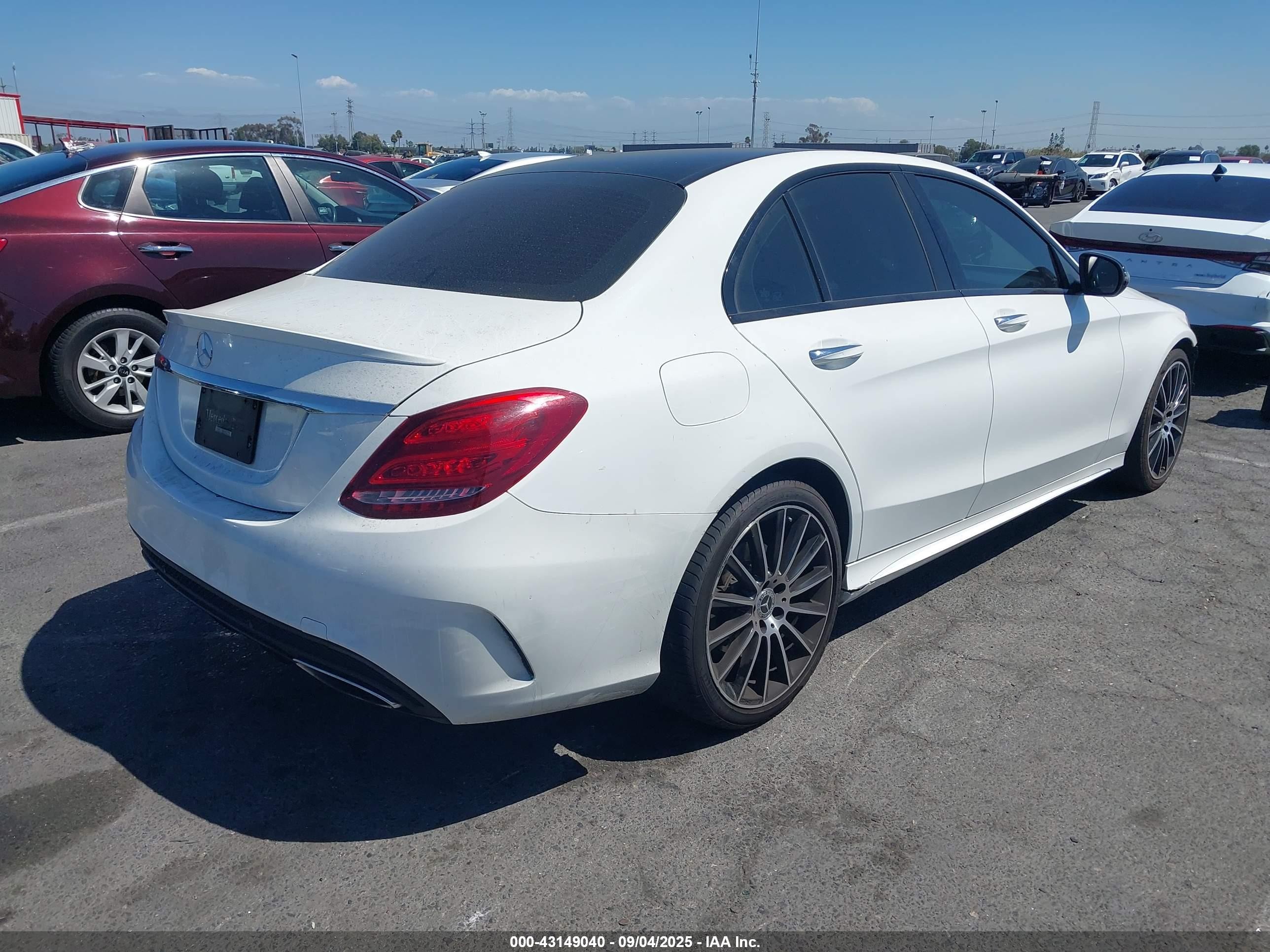 2018 Mercedes-benz C 300   White vin: 55SWF4JBXJU239816