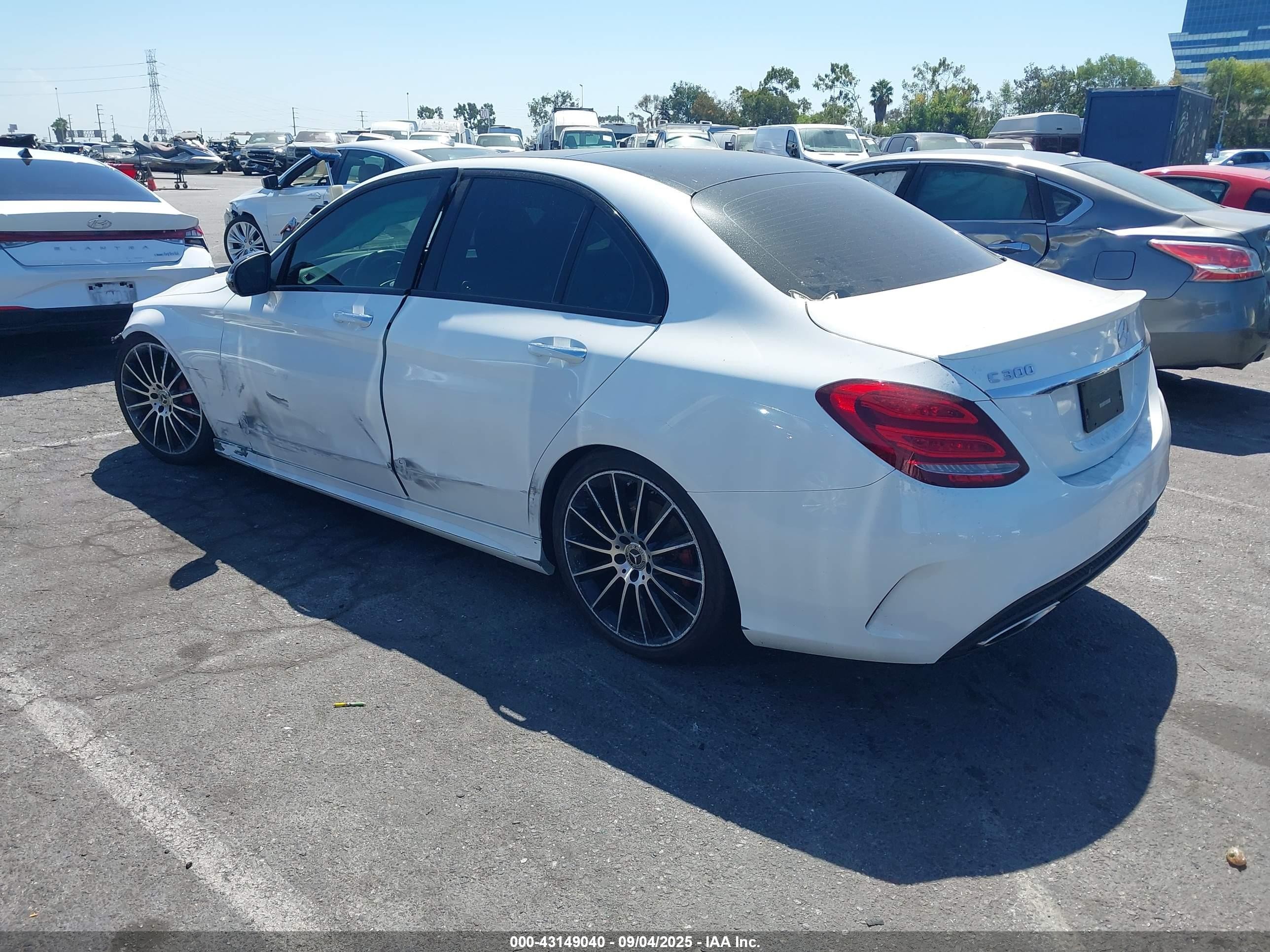 2018 Mercedes-benz C 300   White vin: 55SWF4JBXJU239816