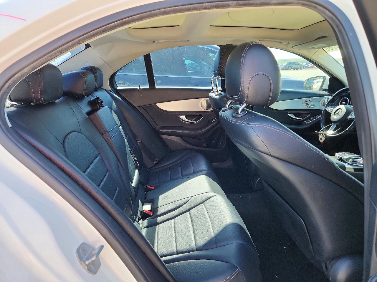 2015 Mercedes-benz C 300 4matic White vin: 55SWF4KB0FU008705