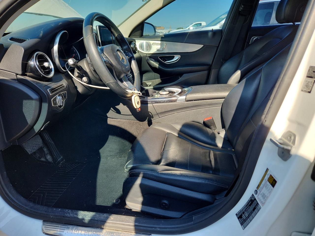 2015 Mercedes-benz C 300 4matic White vin: 55SWF4KB0FU008705