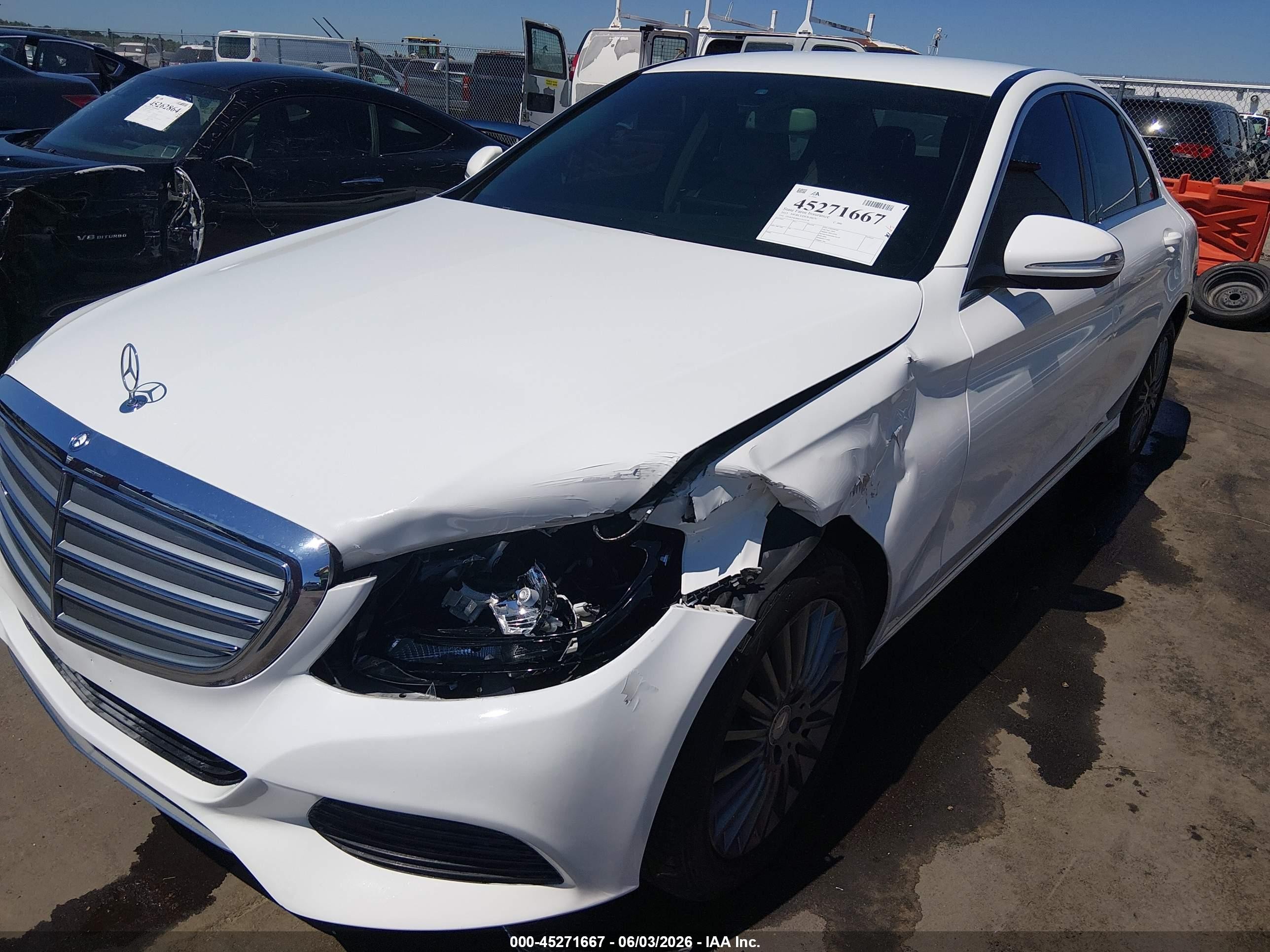 2015 Mercedes-benz C 300 Luxury 4matic White vin: 55SWF4KB0FU015170