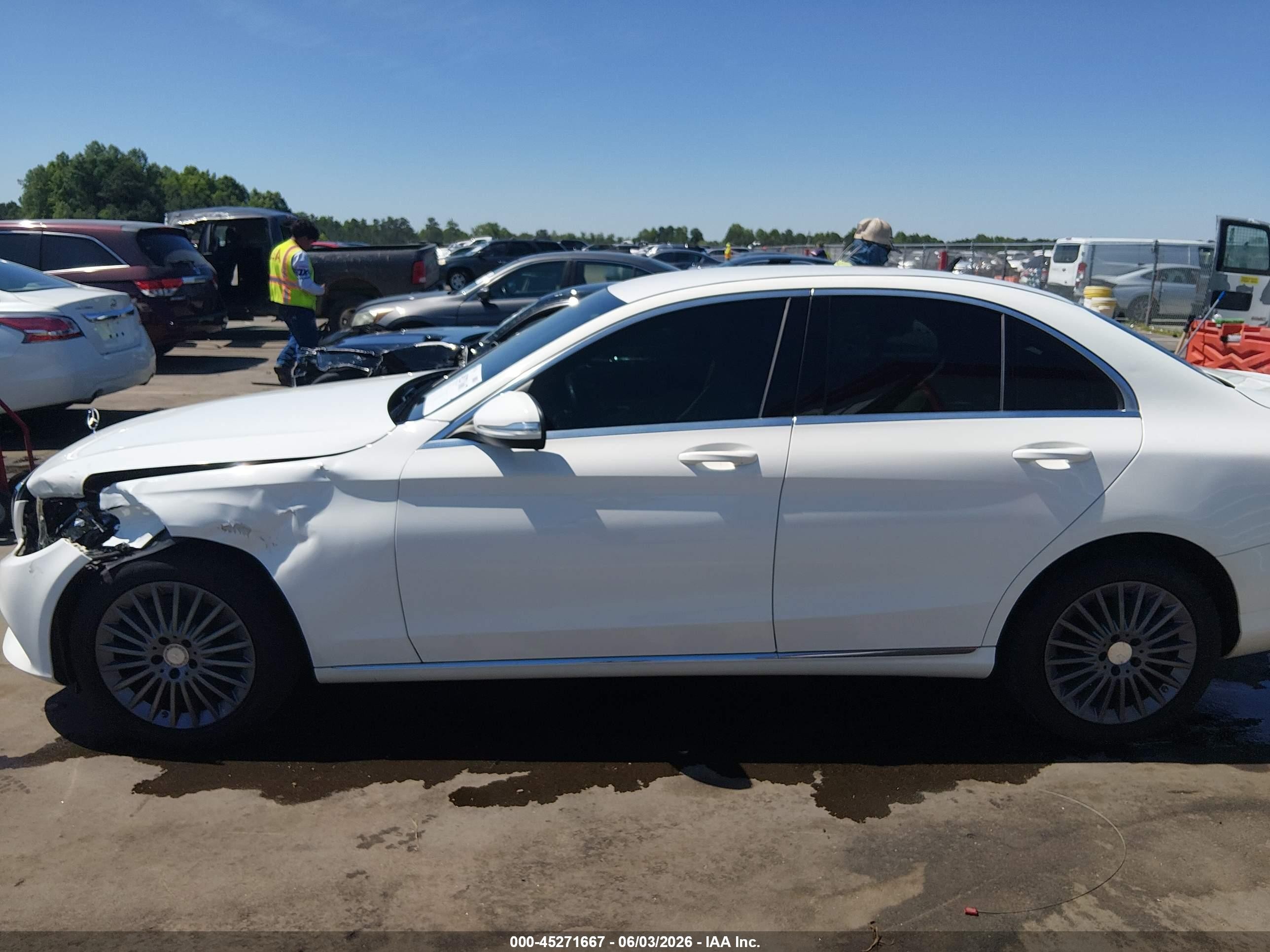 2015 Mercedes-benz C 300 Luxury 4matic White vin: 55SWF4KB0FU015170
