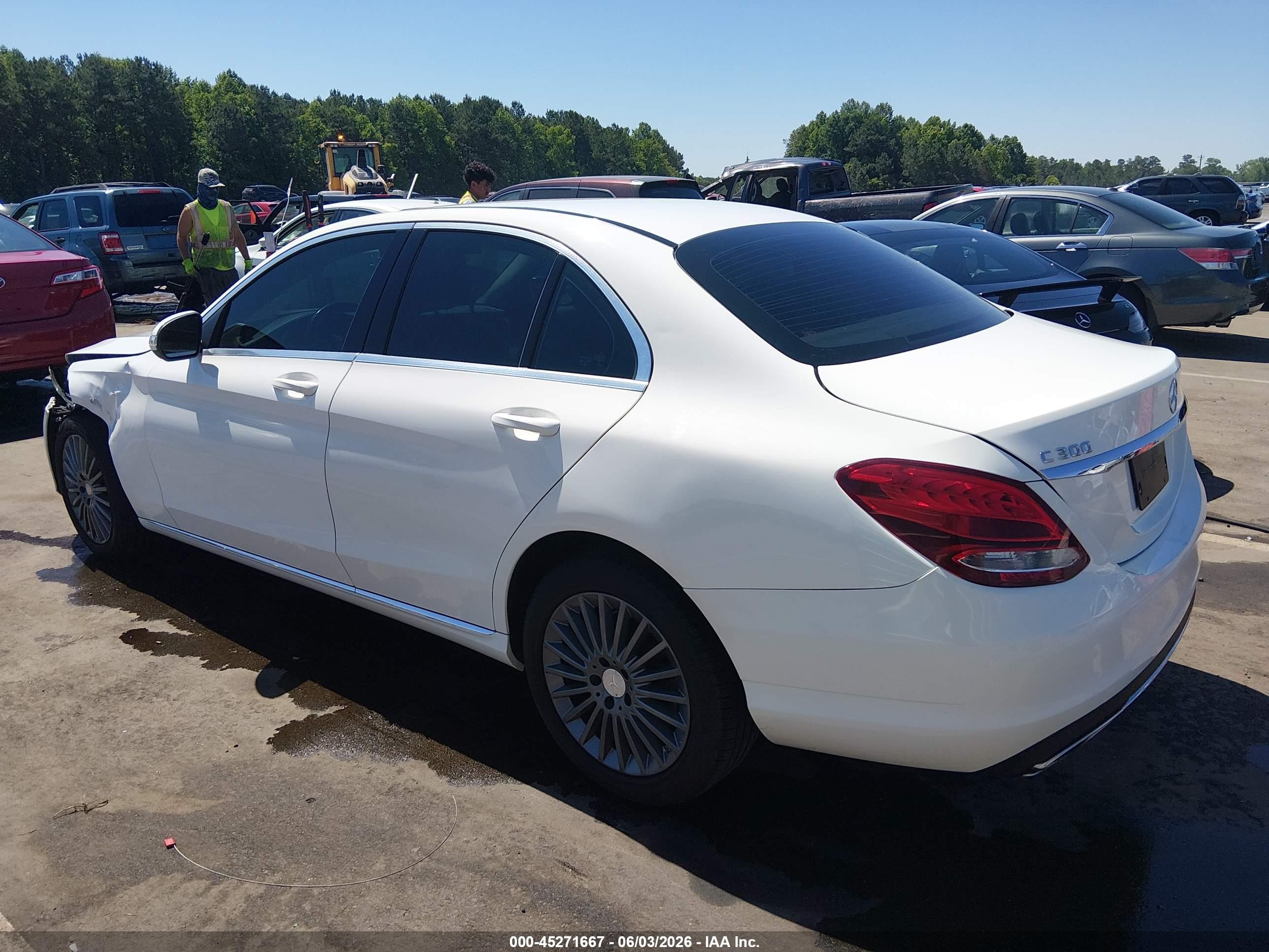 2015 Mercedes-benz C 300 Luxury 4matic White vin: 55SWF4KB0FU015170