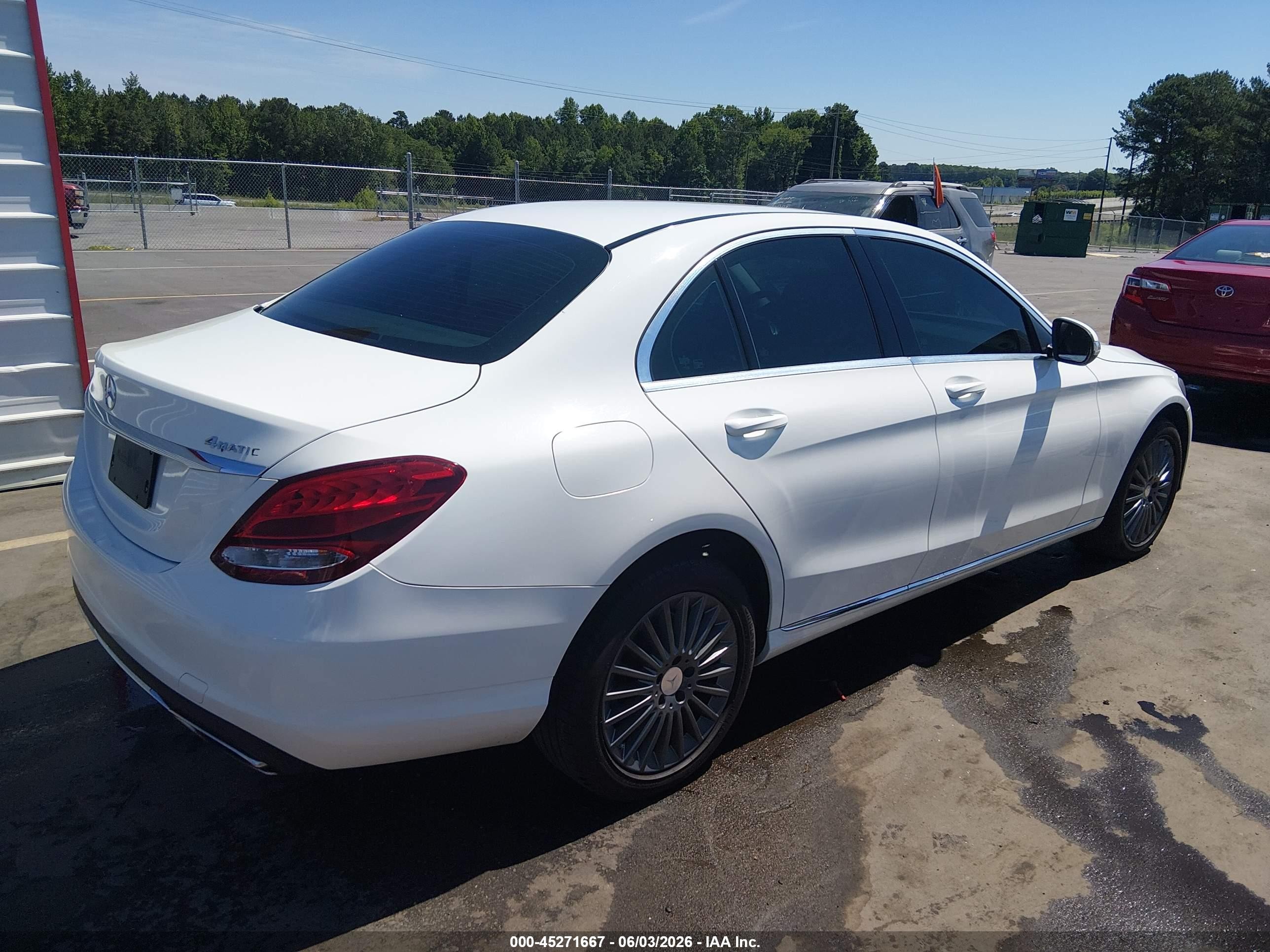 2015 Mercedes-benz C 300 Luxury 4matic White vin: 55SWF4KB0FU015170
