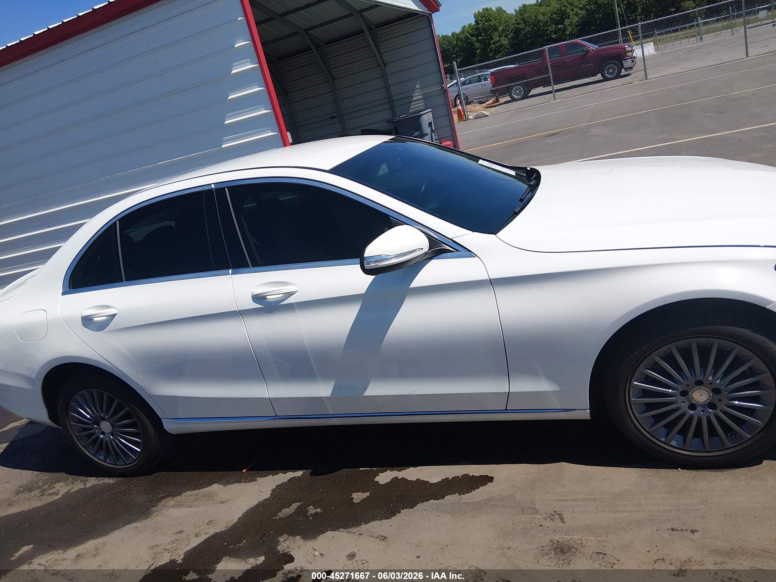 2015 Mercedes-benz C 300 Luxury 4matic White vin: 55SWF4KB0FU015170