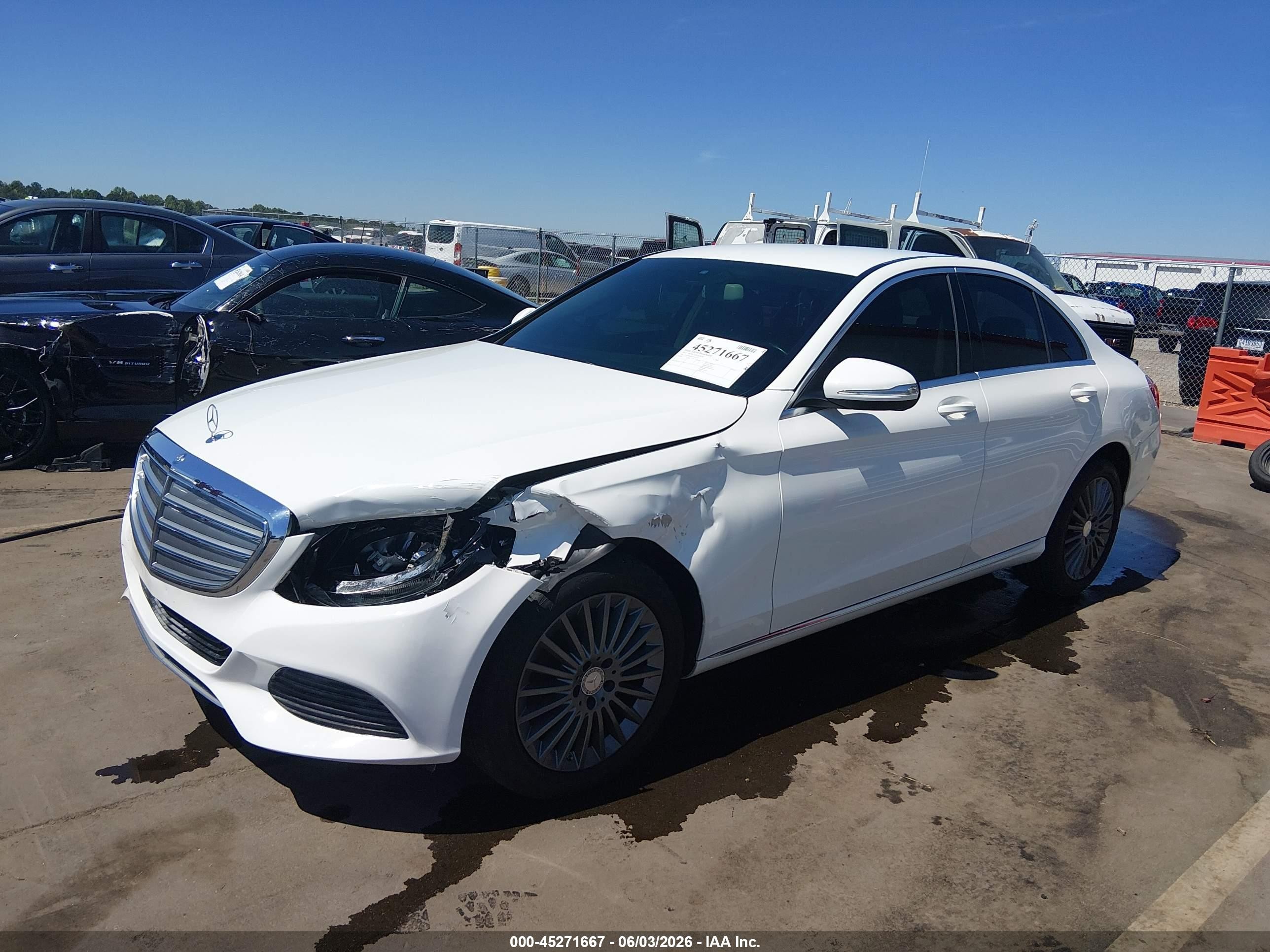 2015 Mercedes-benz C 300 Luxury 4matic White vin: 55SWF4KB0FU015170
