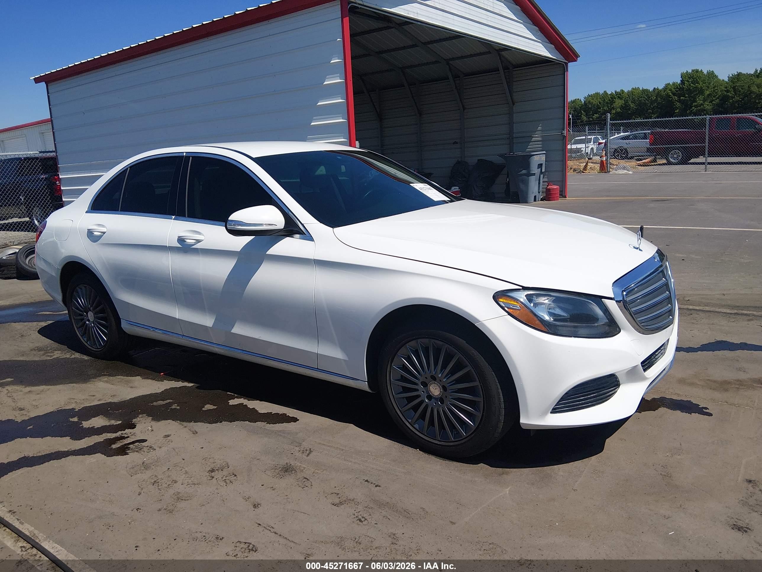 2015 Mercedes-benz C 300 Luxury 4matic White vin: 55SWF4KB0FU015170