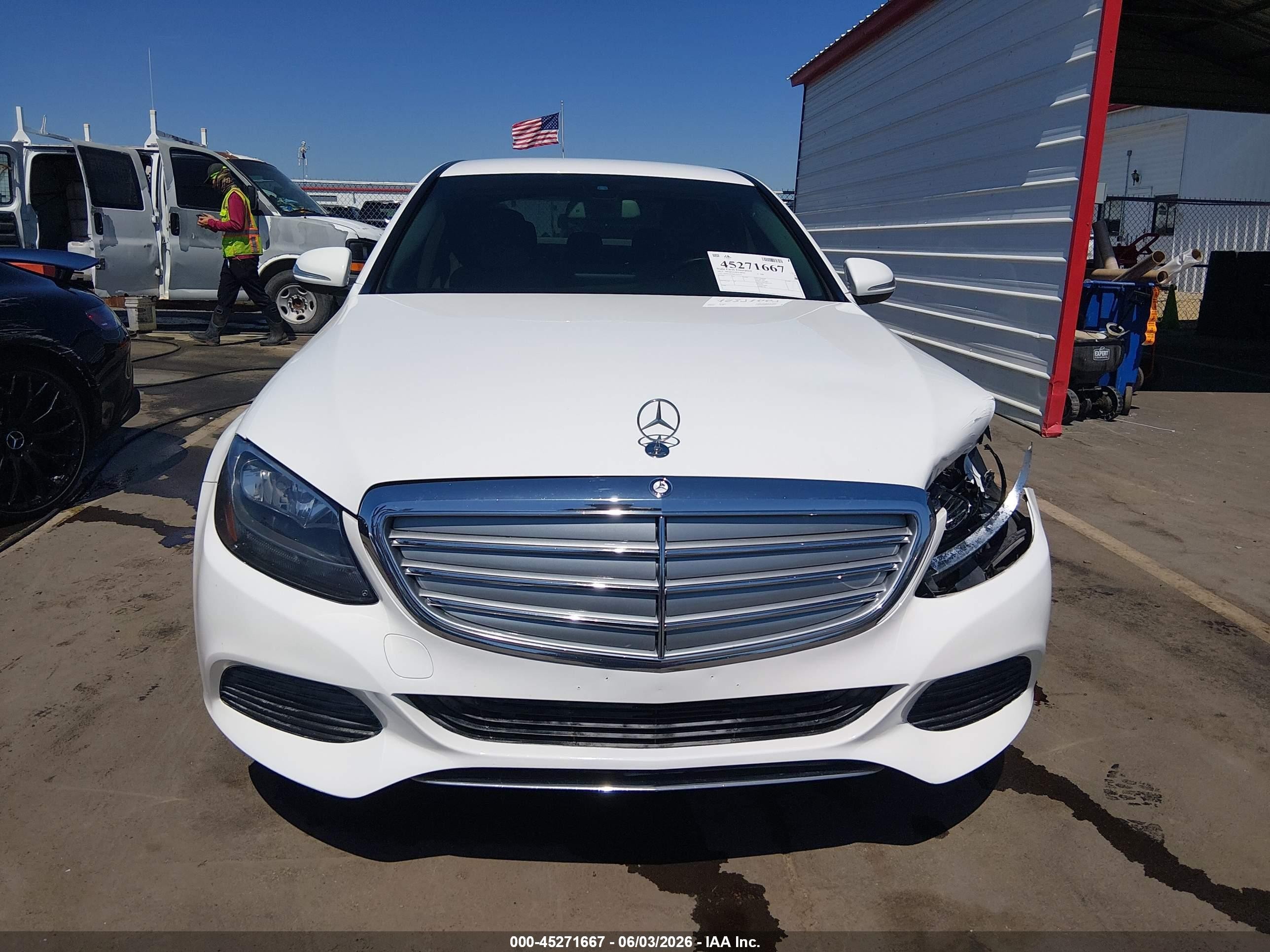 2015 Mercedes-benz C 300 Luxury 4matic White vin: 55SWF4KB0FU015170