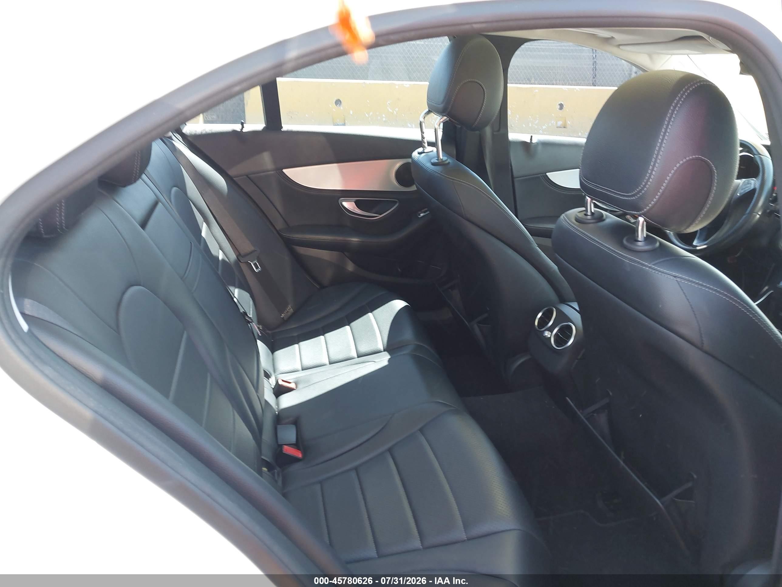 2015 Mercedes-benz C 300 4matic White vin: 55SWF4KB0FU030851