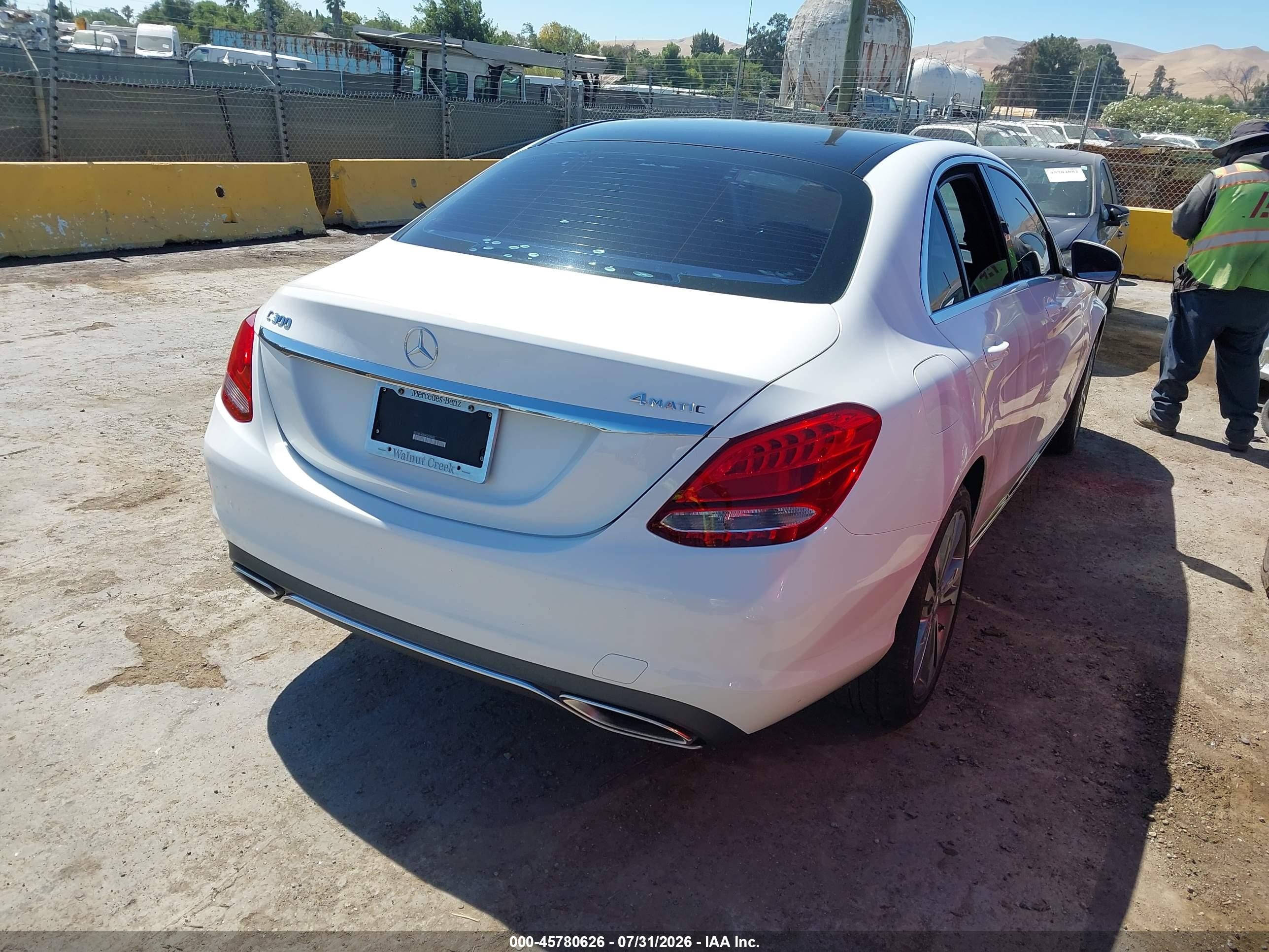 2015 Mercedes-benz C 300 4matic White vin: 55SWF4KB0FU030851