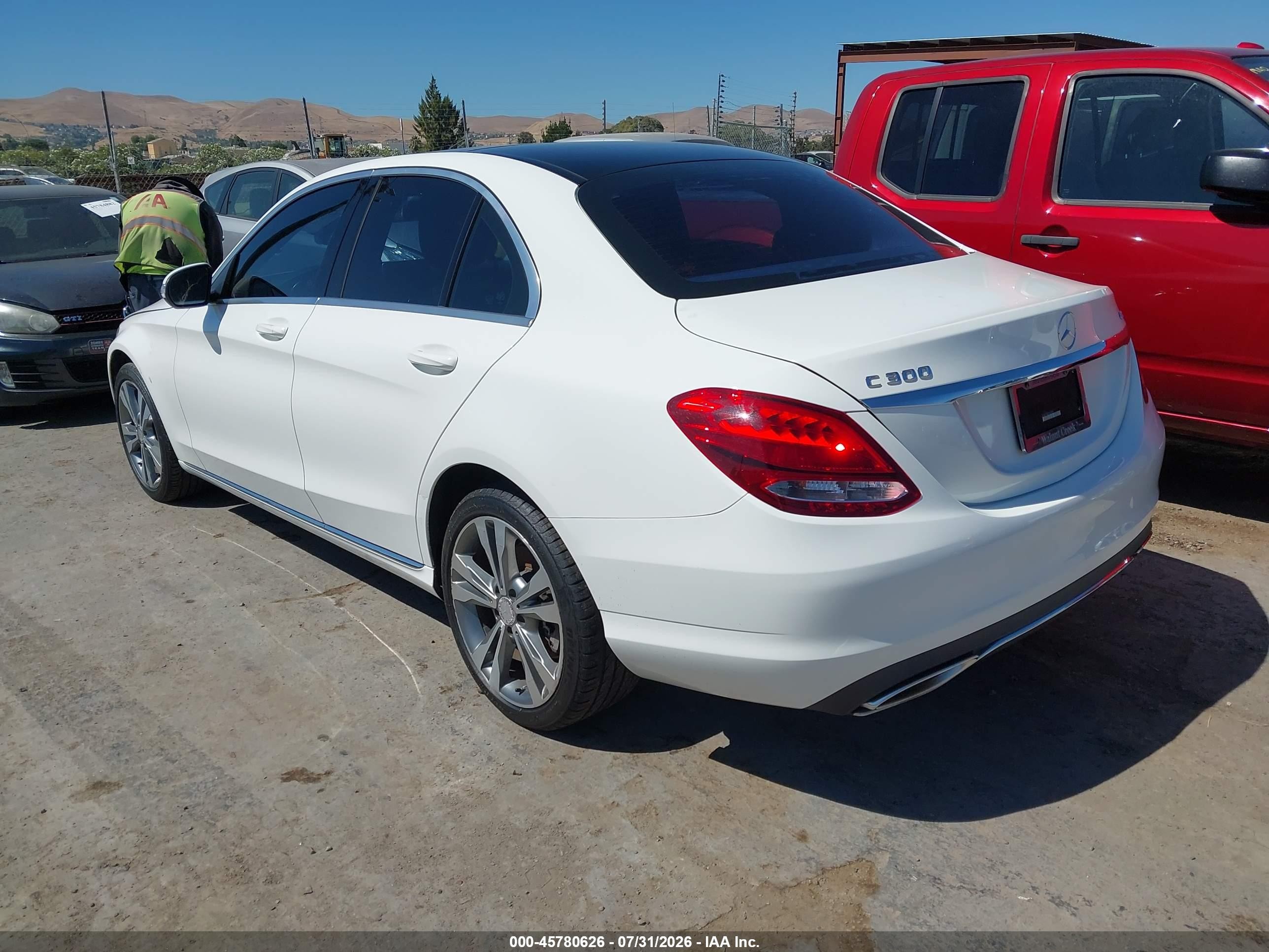 2015 Mercedes-benz C 300 4matic White vin: 55SWF4KB0FU030851