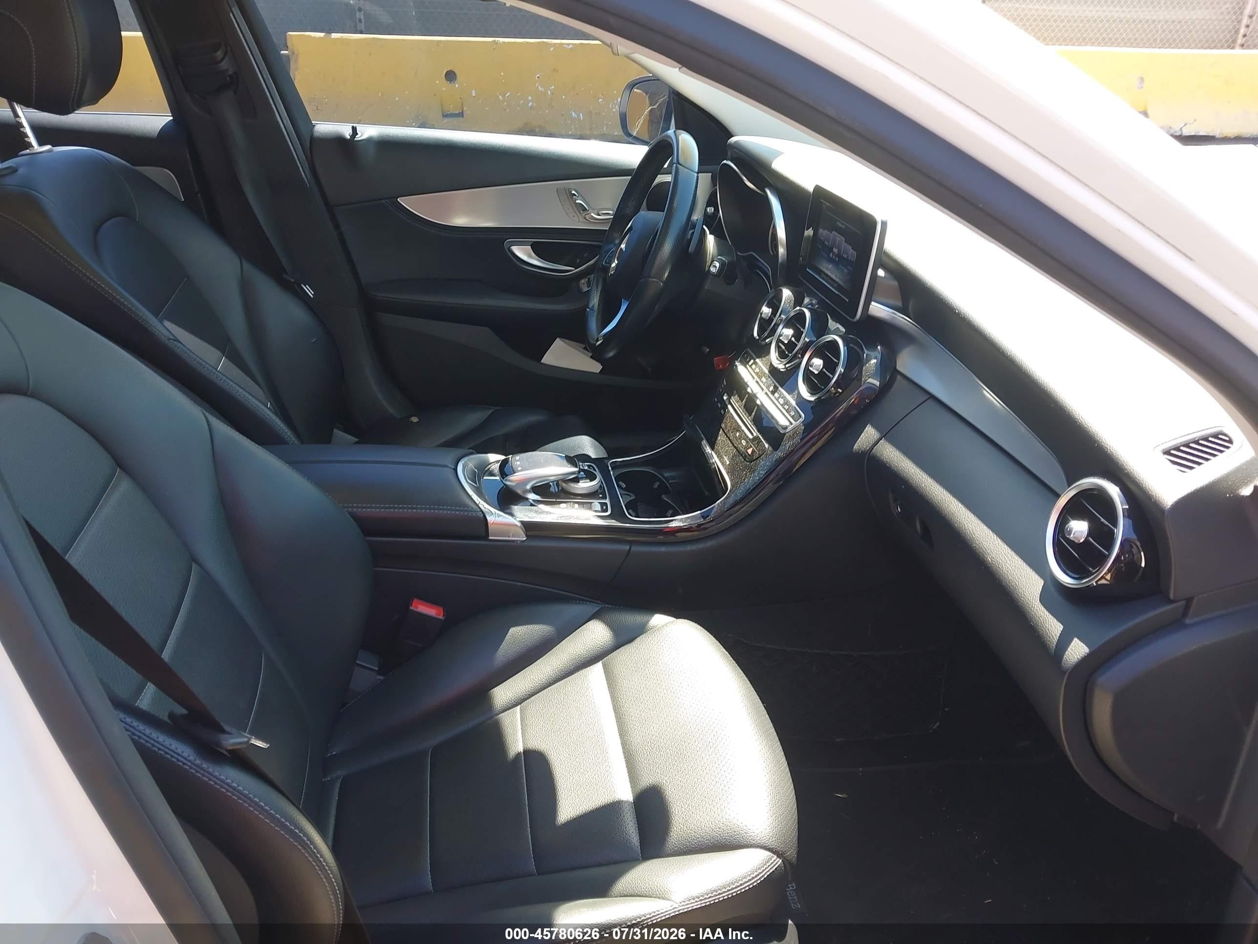 2015 Mercedes-benz C 300 4matic White vin: 55SWF4KB0FU030851