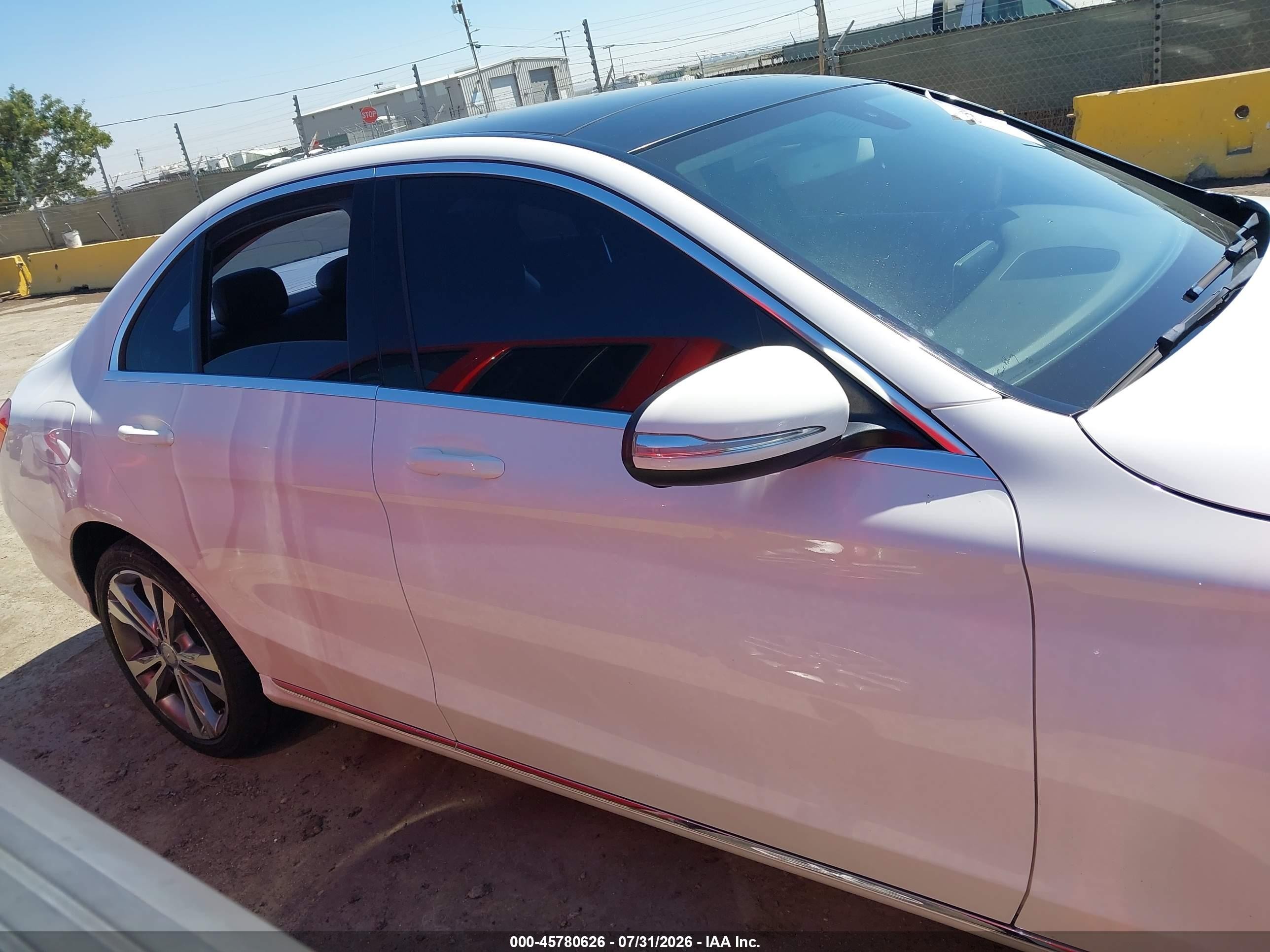 2015 Mercedes-benz C 300 4matic White vin: 55SWF4KB0FU030851