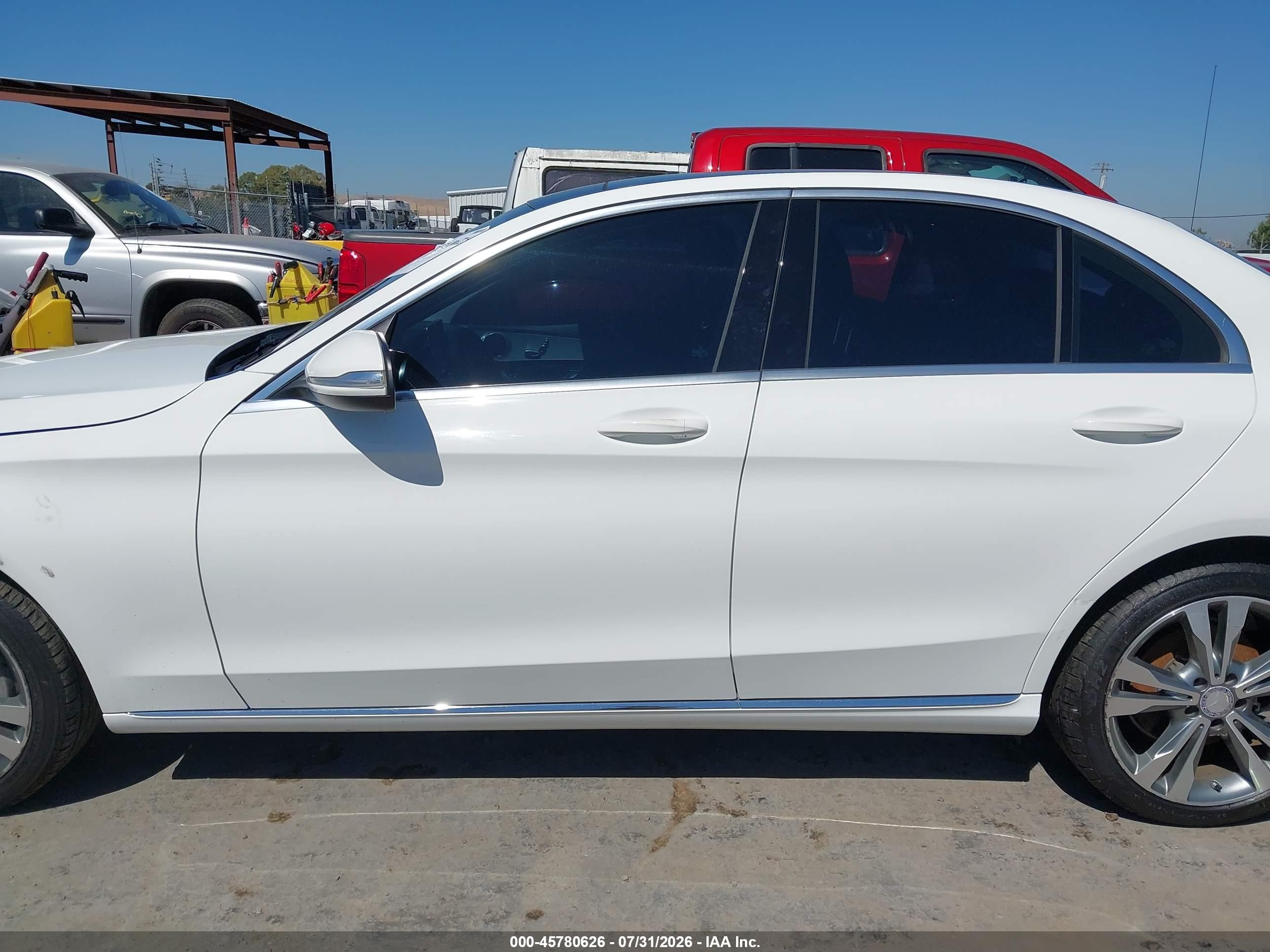 2015 Mercedes-benz C 300 4matic White vin: 55SWF4KB0FU030851