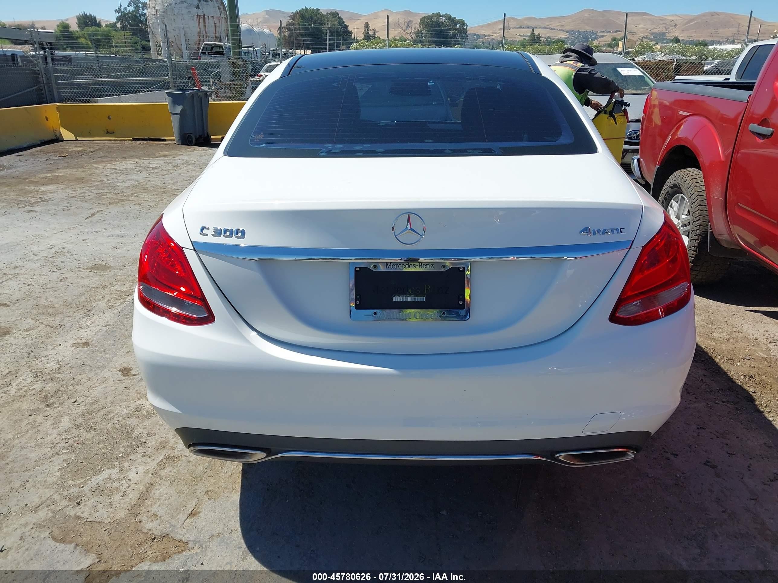 2015 Mercedes-benz C 300 4matic White vin: 55SWF4KB0FU030851