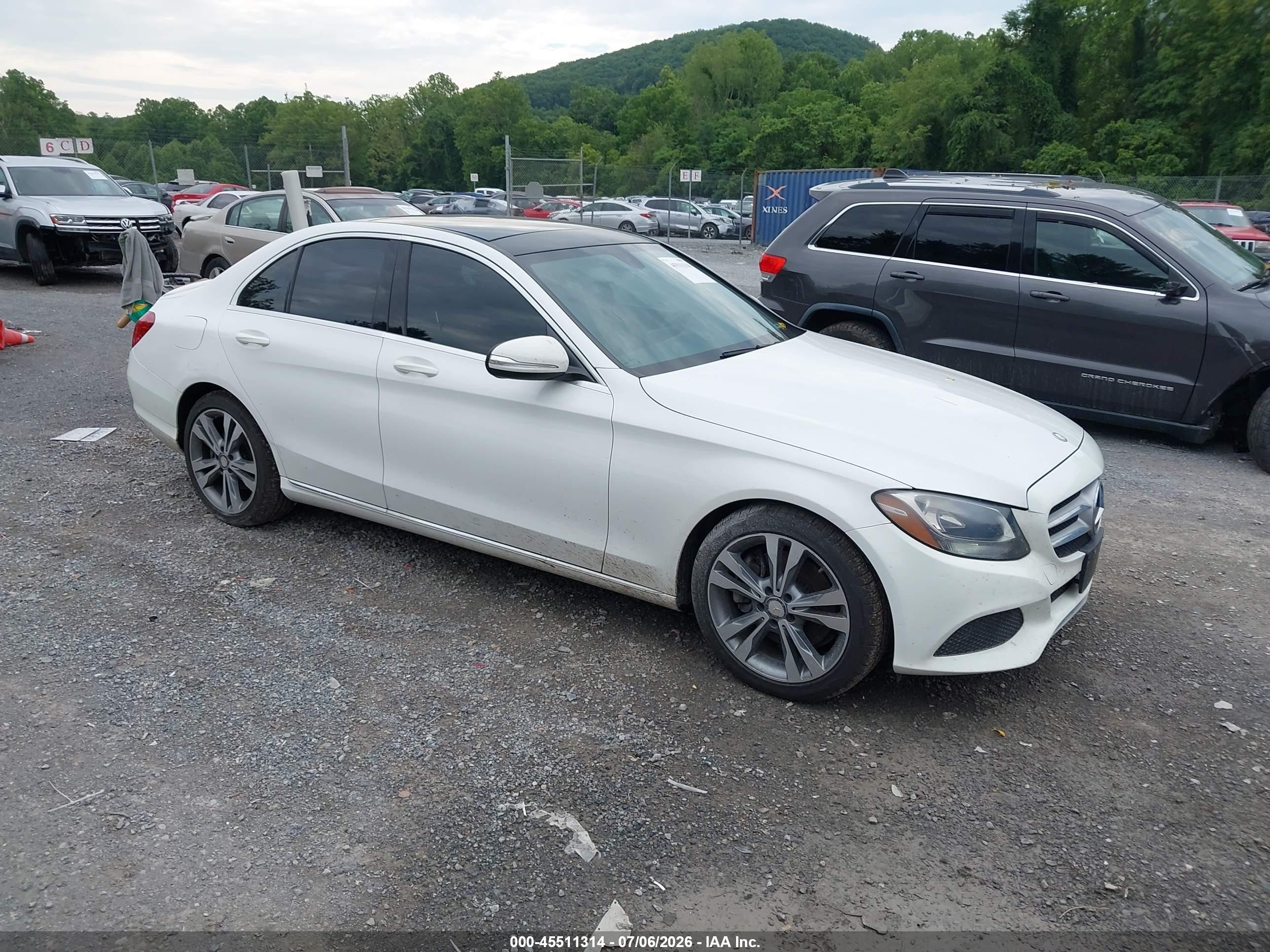 2015 Mercedes-benz C 300 4matic White vin: 55SWF4KB0FU032678