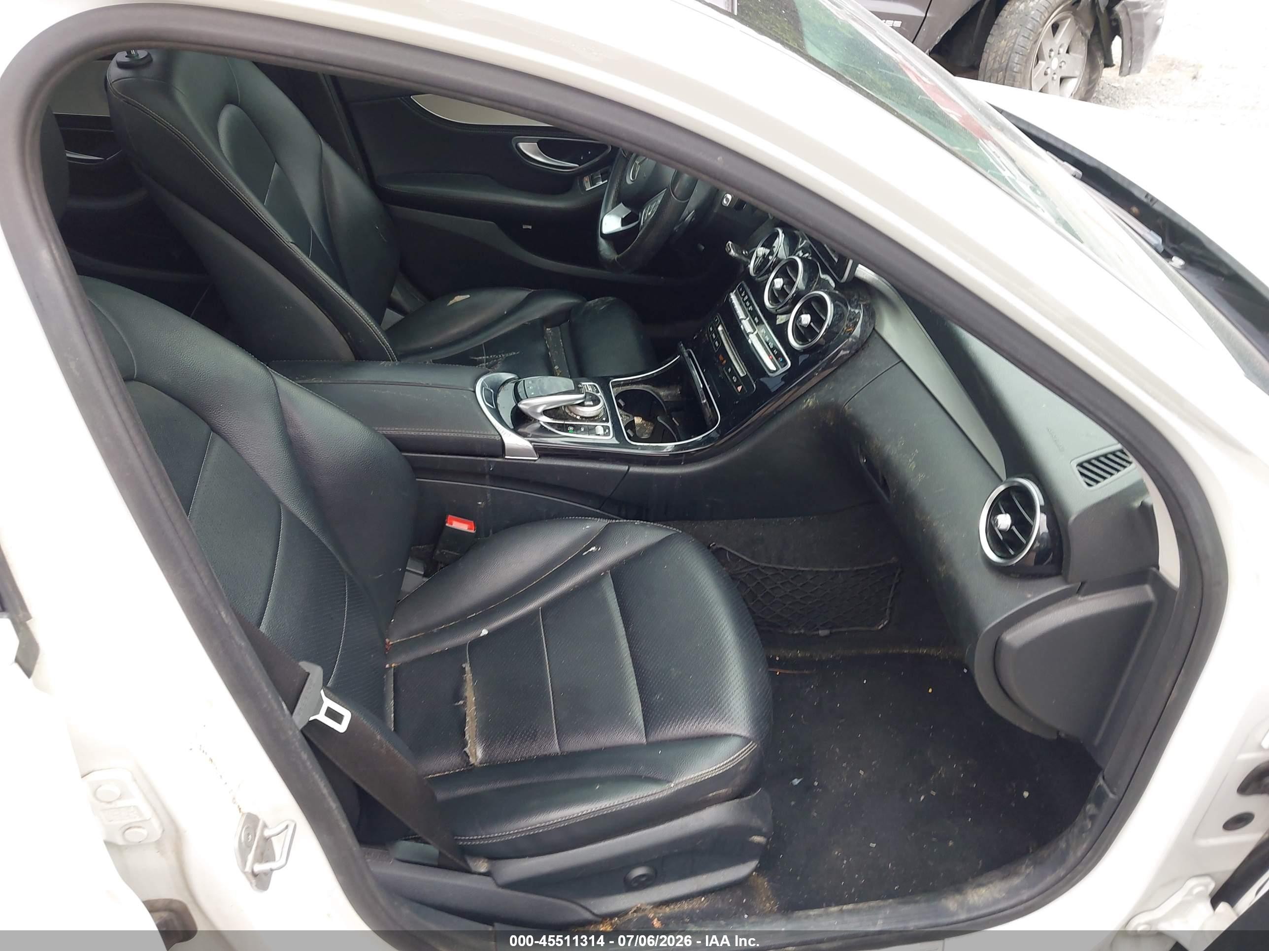 2015 Mercedes-benz C 300 4matic White vin: 55SWF4KB0FU032678
