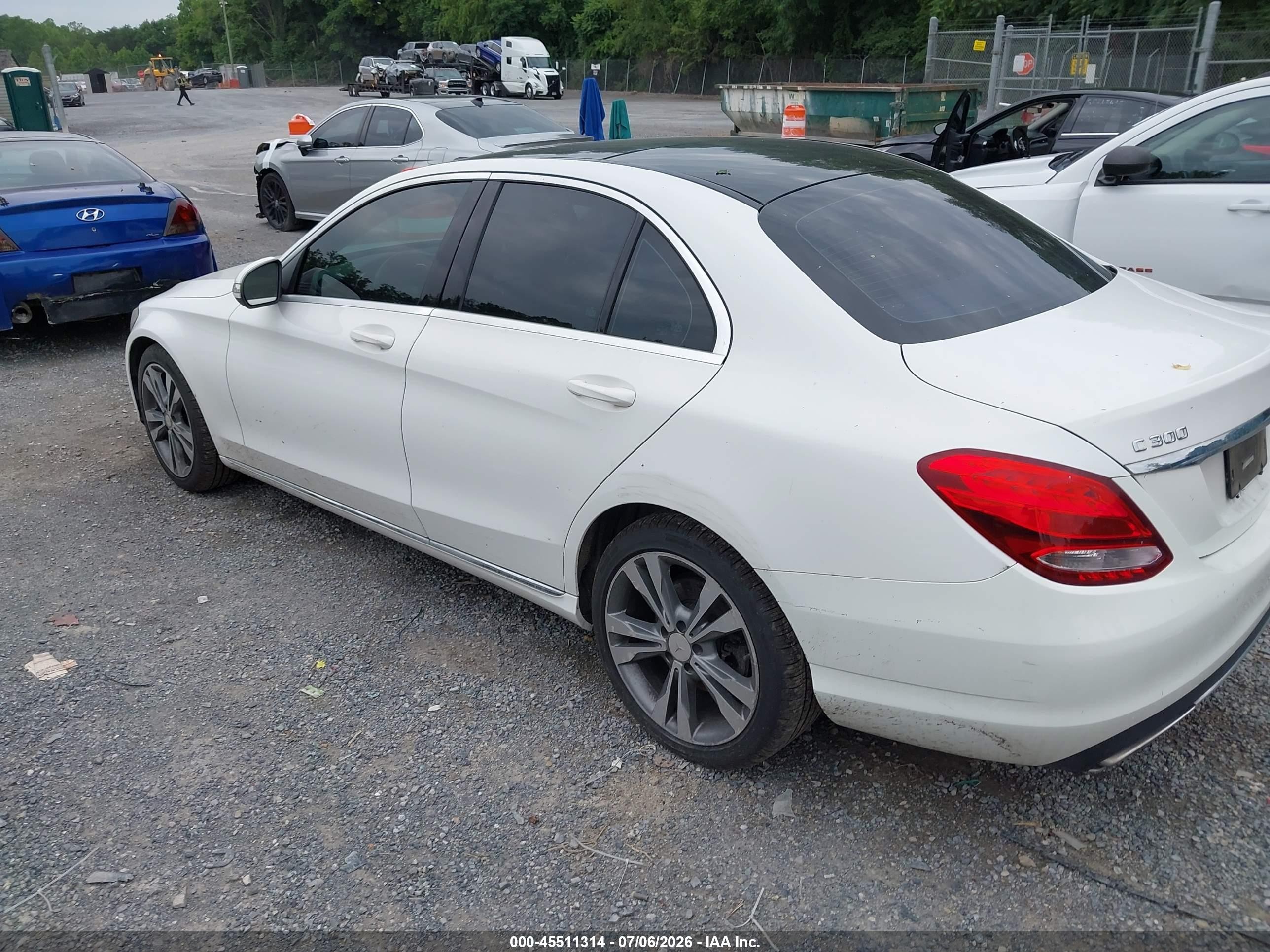 2015 Mercedes-benz C 300 4matic White vin: 55SWF4KB0FU032678