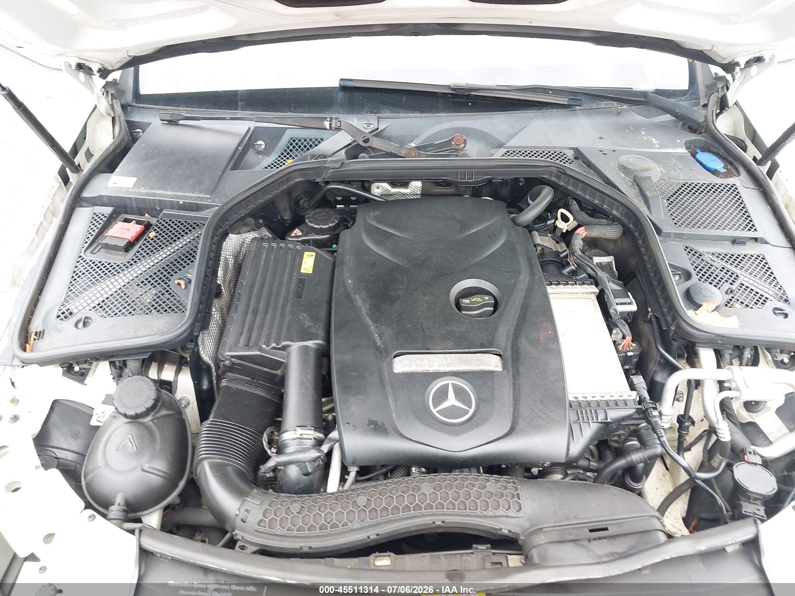 2015 Mercedes-benz C 300 4matic White vin: 55SWF4KB0FU032678