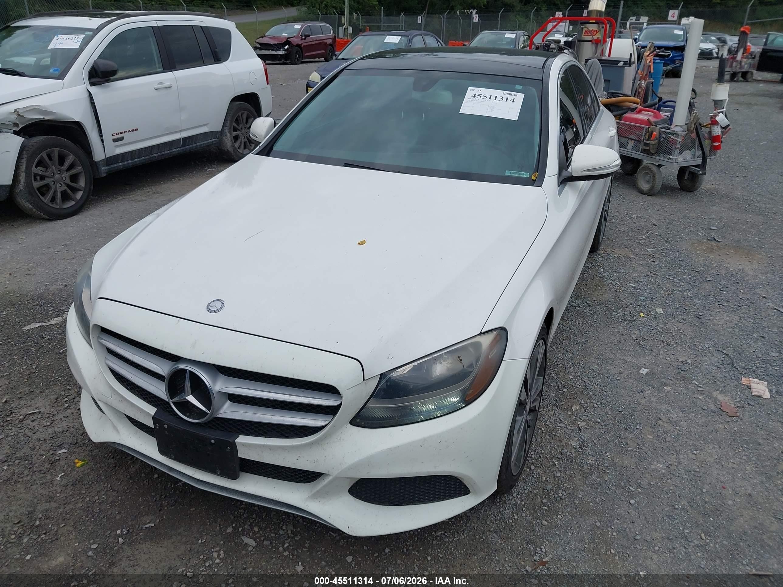 2015 Mercedes-benz C 300 4matic White vin: 55SWF4KB0FU032678