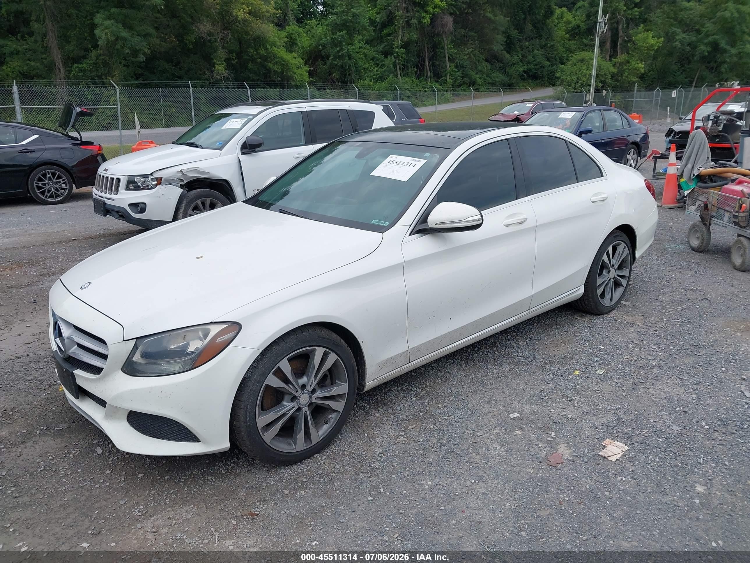 2015 Mercedes-benz C 300 4matic White vin: 55SWF4KB0FU032678
