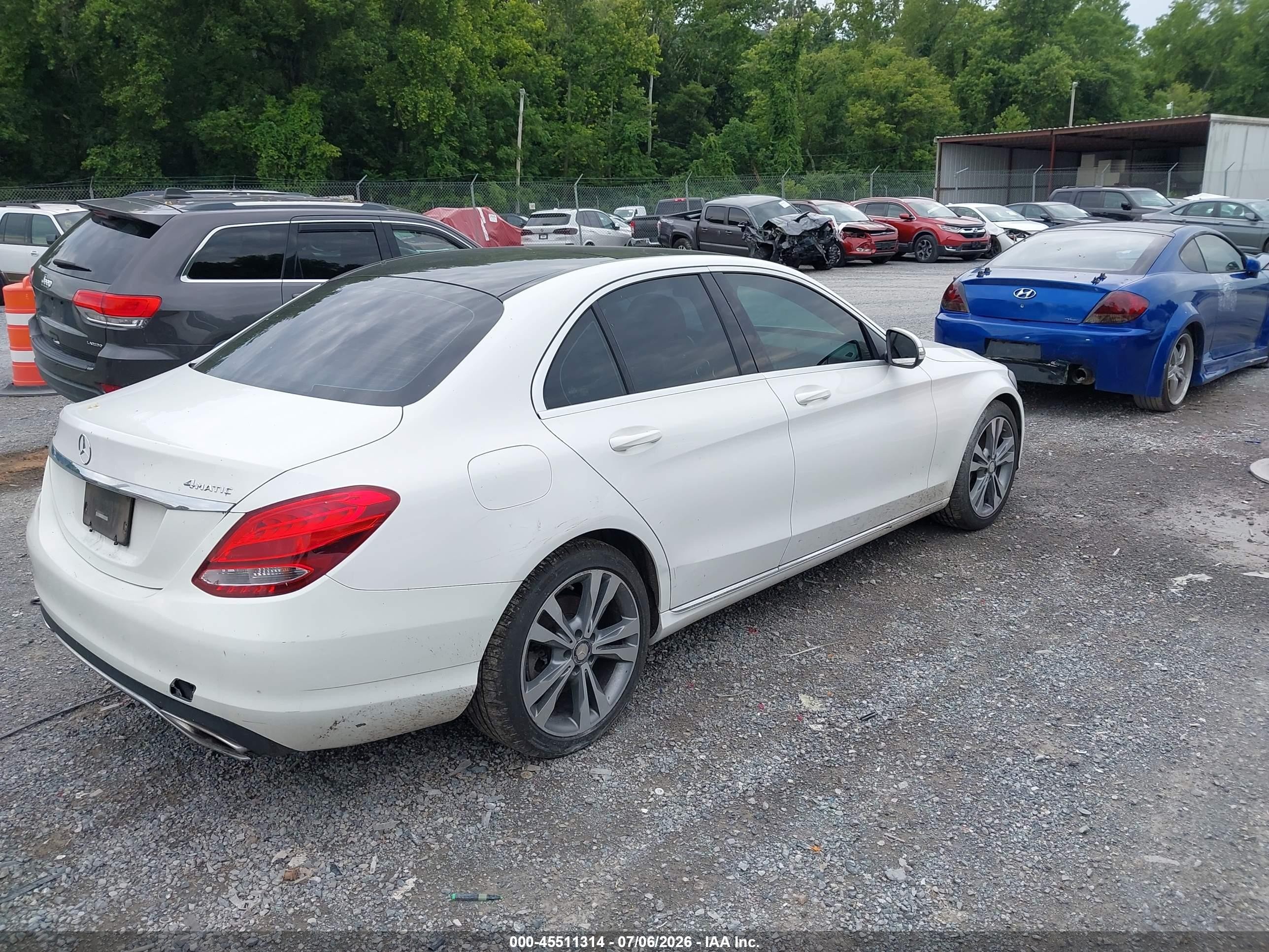 2015 Mercedes-benz C 300 4matic White vin: 55SWF4KB0FU032678