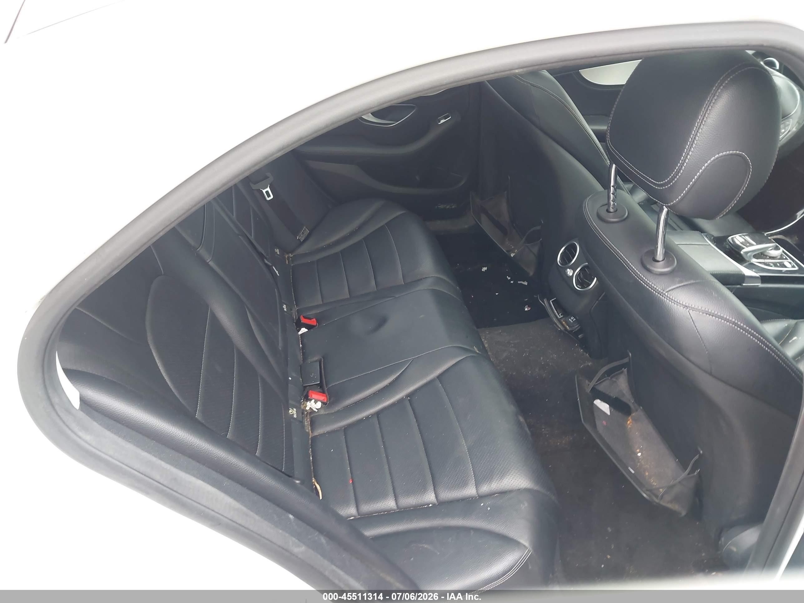 2015 Mercedes-benz C 300 4matic White vin: 55SWF4KB0FU032678