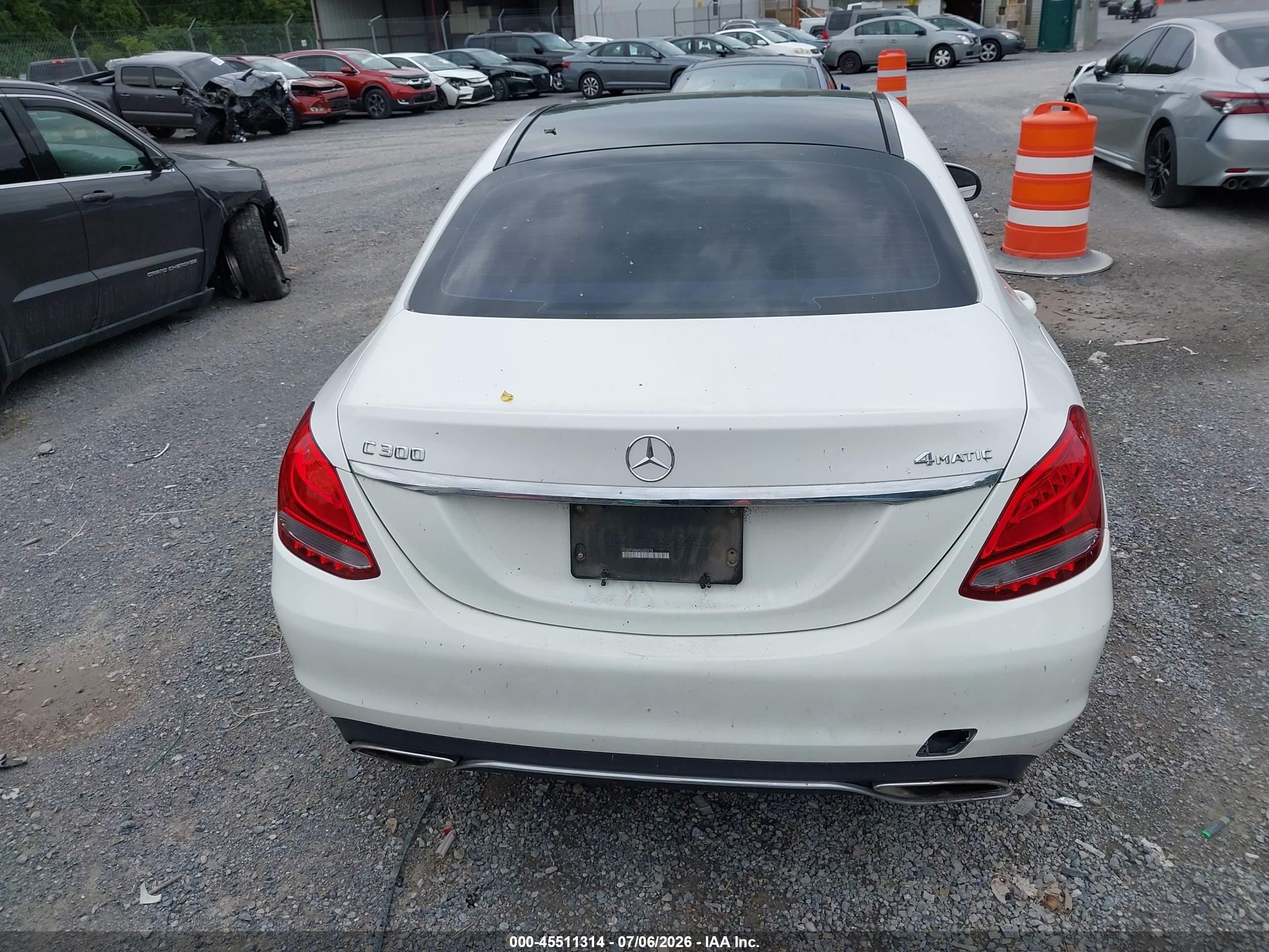 2015 Mercedes-benz C 300 4matic White vin: 55SWF4KB0FU032678