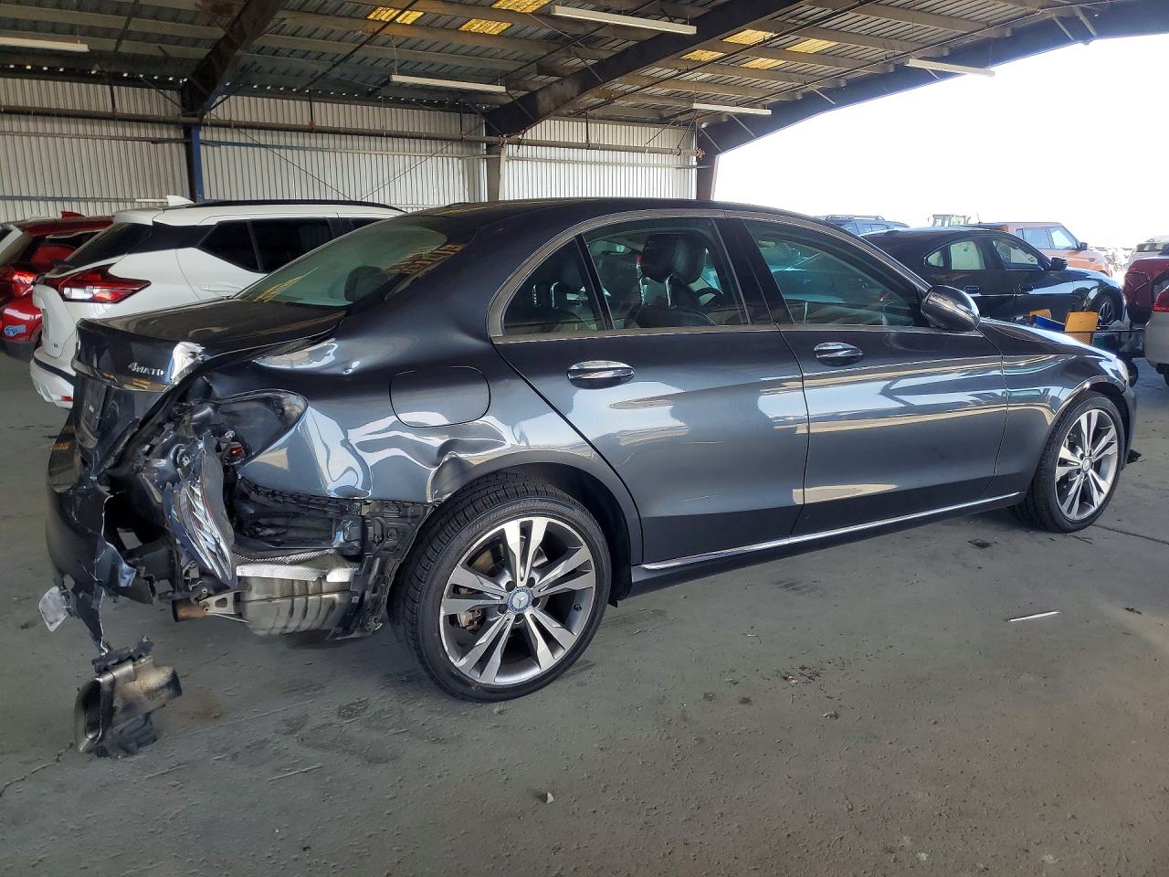 2015 Mercedes-benz C 300 4matic Серый vin: 55SWF4KB0FU033703