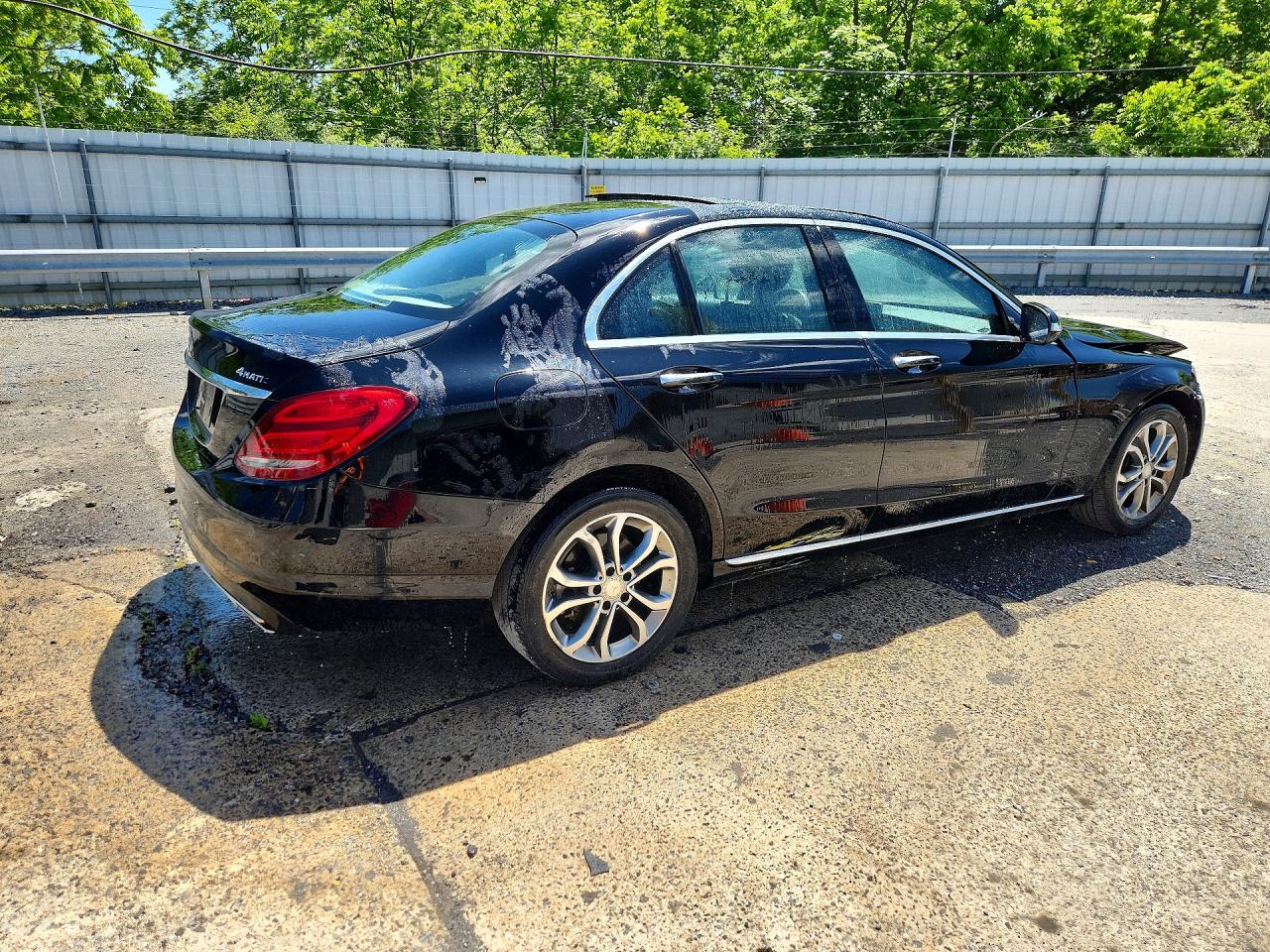 2015 Mercedes-benz C 300 4matic Черный vin: 55SWF4KB0FU068774