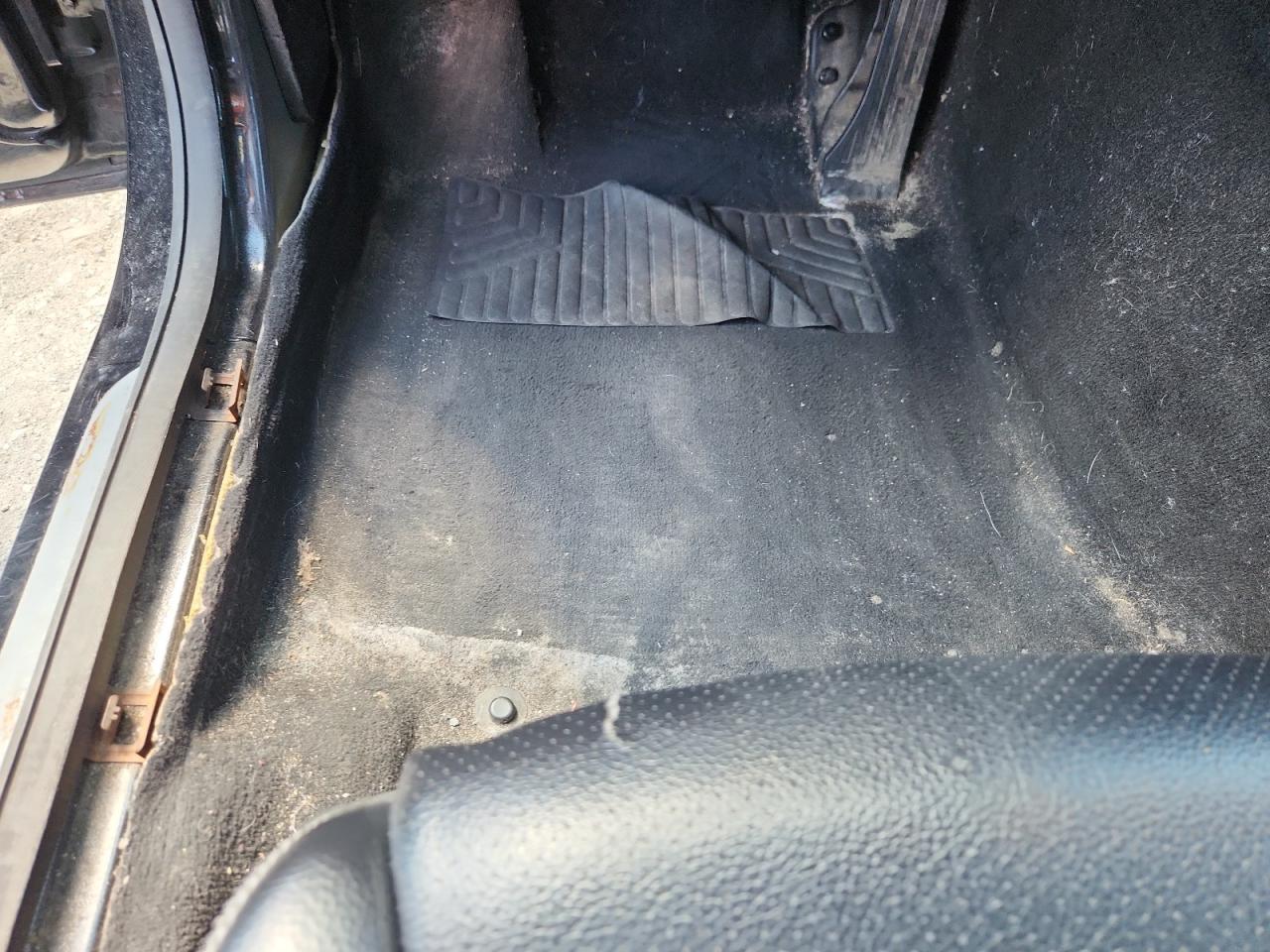 2015 Mercedes-benz C 300 4matic Черный vin: 55SWF4KB0FU068774 Damage: Left Front Carpet, Worn, Acceptable