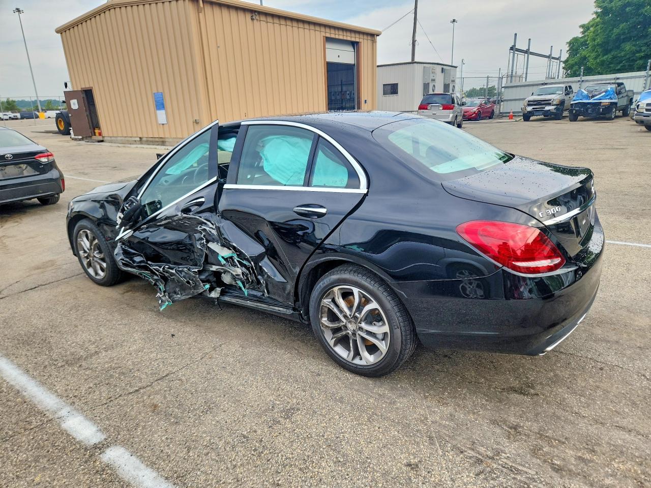 2015 Mercedes-benz C 300 4matic Черный vin: 55SWF4KB0FU077815