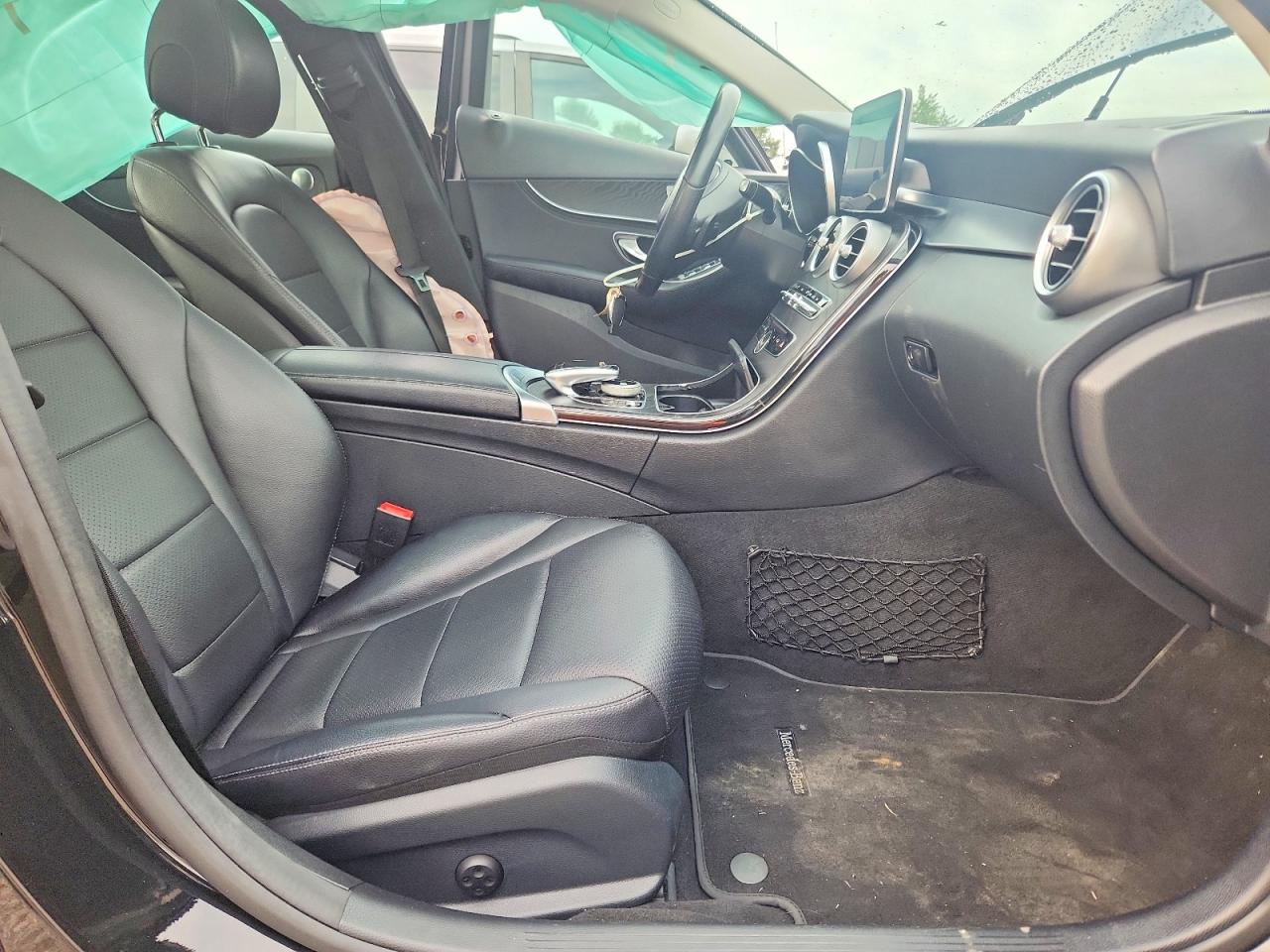 2015 Mercedes-benz C 300 4matic Черный vin: 55SWF4KB0FU077815