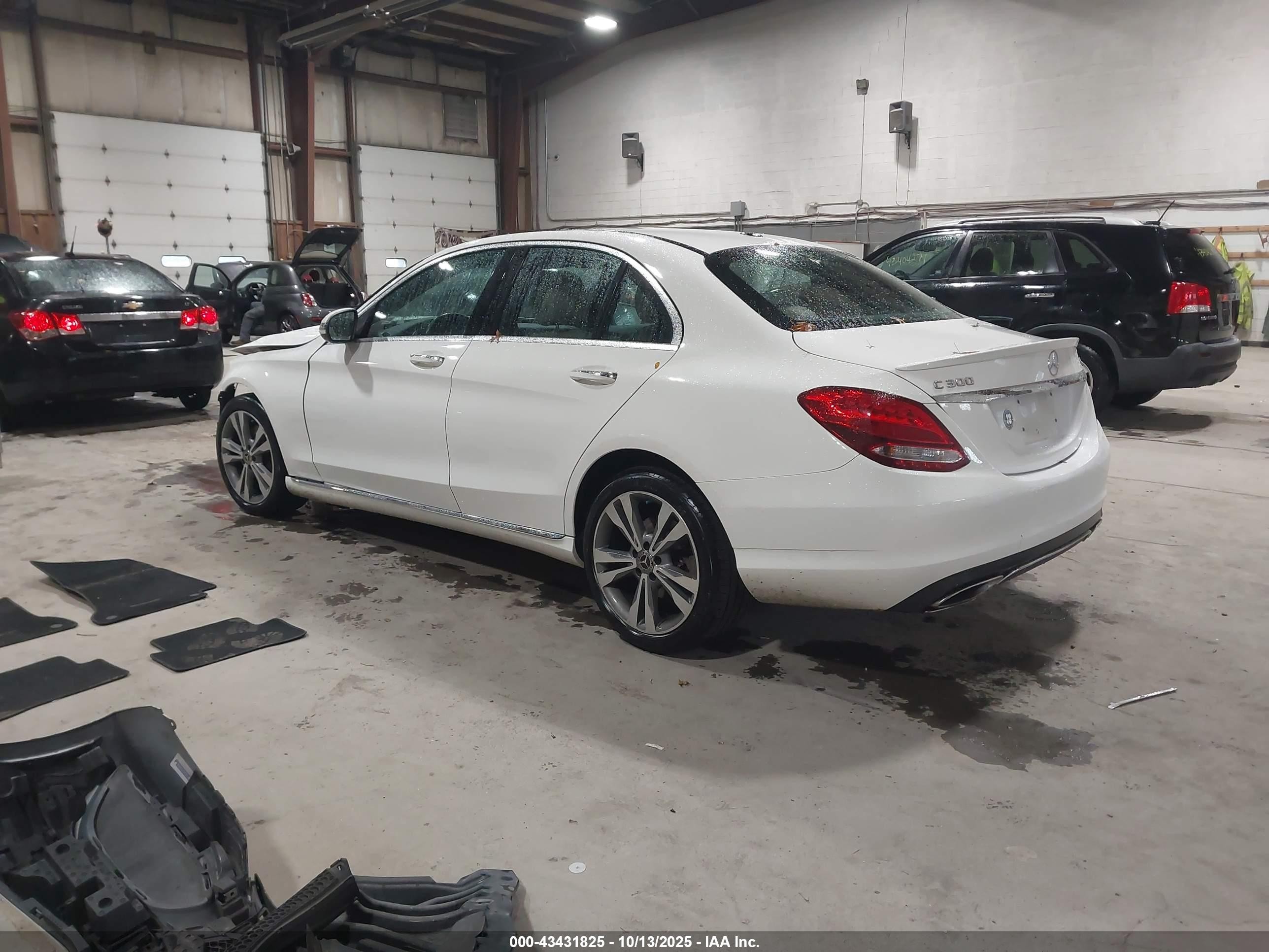 2018 Mercedes-benz C 300 4matic White vin: 55SWF4KB0JU280440