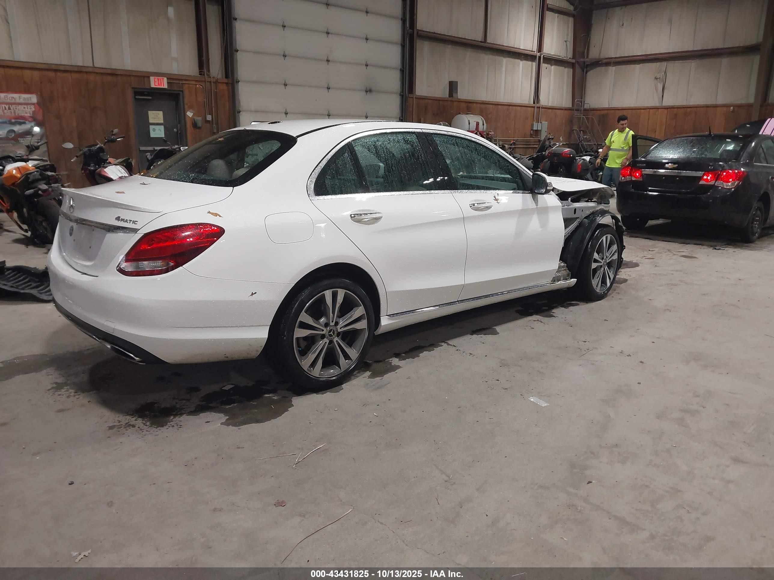 2018 Mercedes-benz C 300 4matic White vin: 55SWF4KB0JU280440