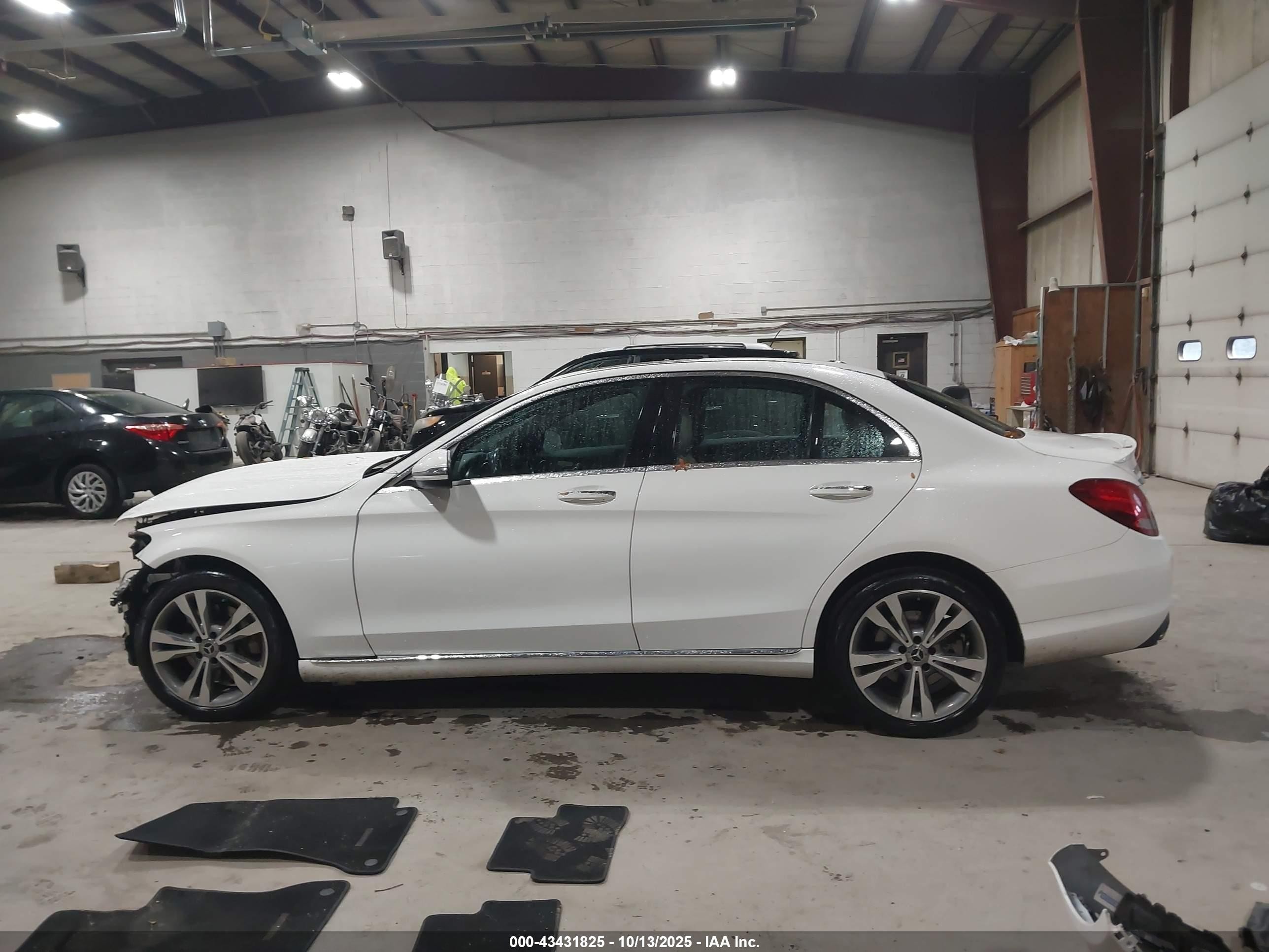 2018 Mercedes-benz C 300 4matic White vin: 55SWF4KB0JU280440