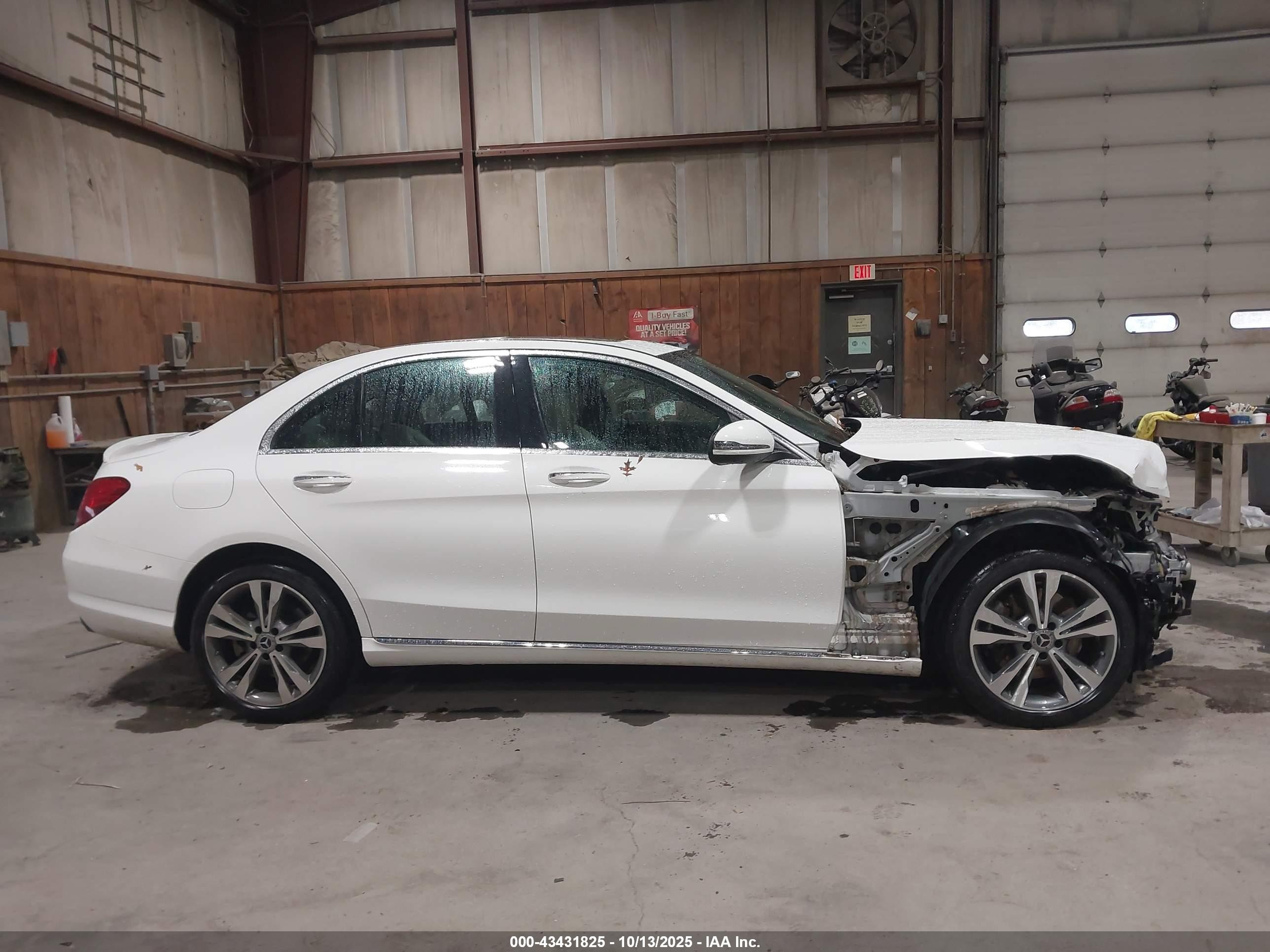 2018 Mercedes-benz C 300 4matic White vin: 55SWF4KB0JU280440