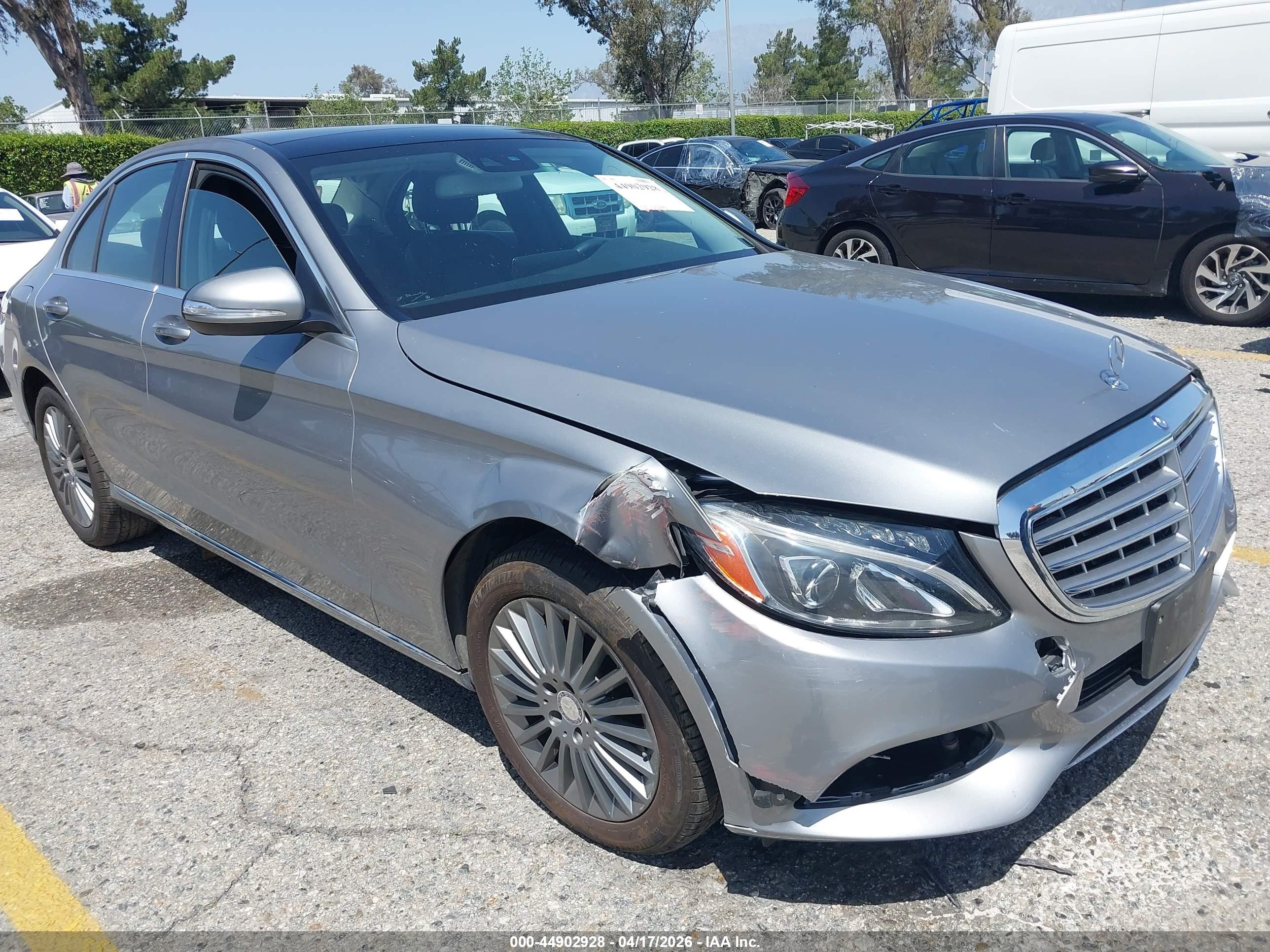 2015 Mercedes-benz C 300 Luxury 4matic Silver vin: 55SWF4KB1FU000189