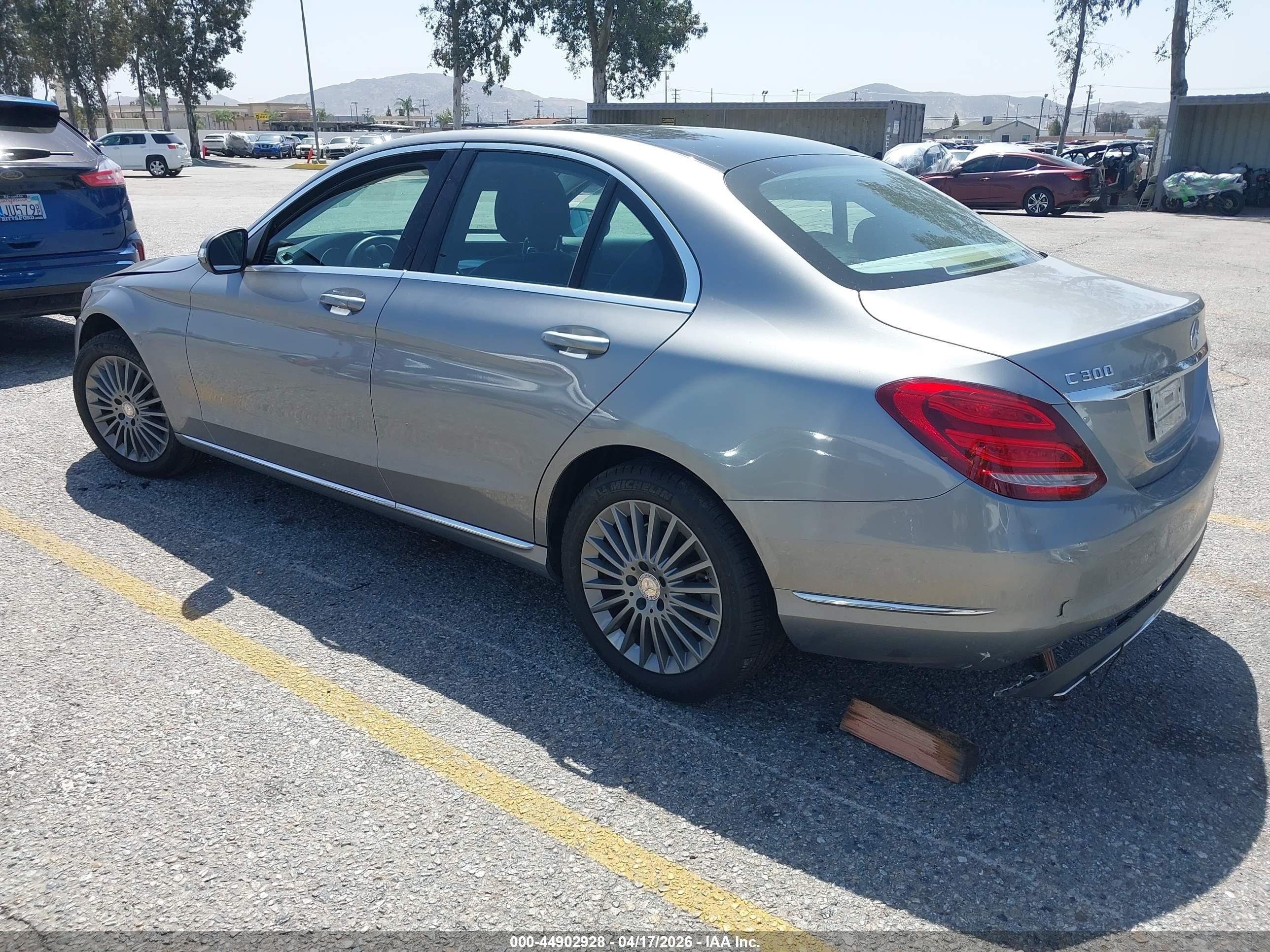 2015 Mercedes-benz C 300 Luxury 4matic Silver vin: 55SWF4KB1FU000189