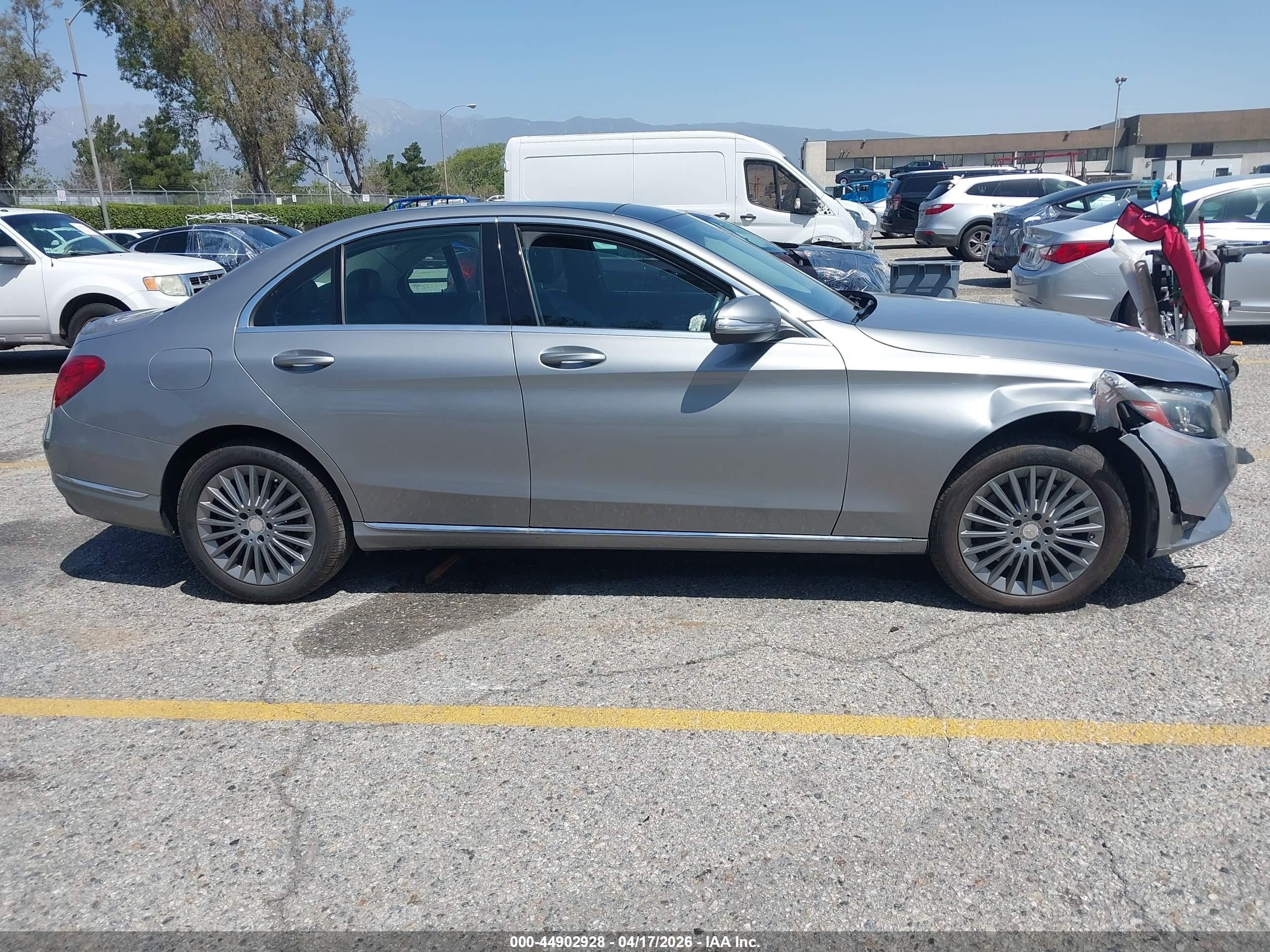 2015 Mercedes-benz C 300 Luxury 4matic Silver vin: 55SWF4KB1FU000189