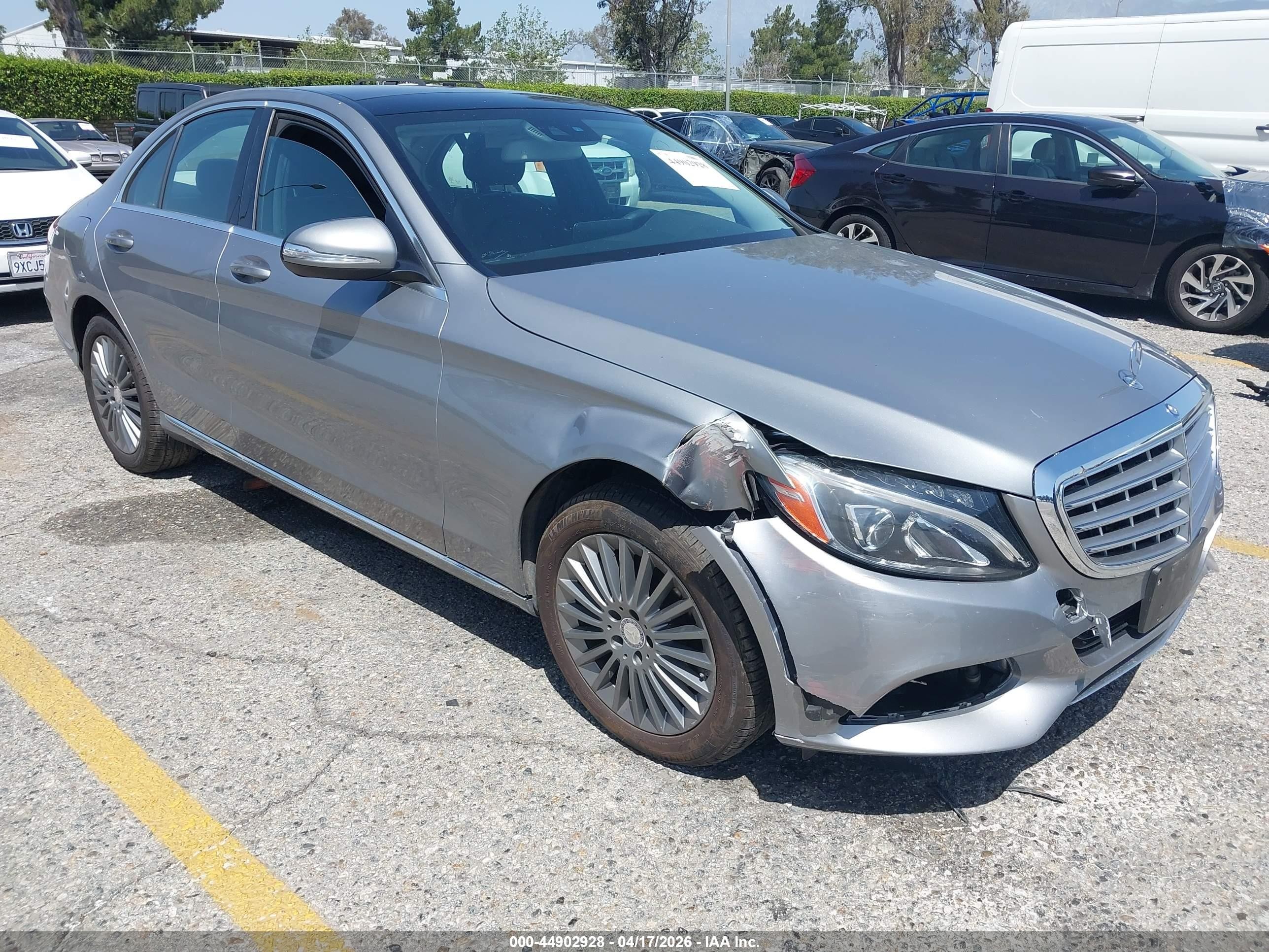 2015 Mercedes-benz C 300 Luxury 4matic Silver vin: 55SWF4KB1FU000189