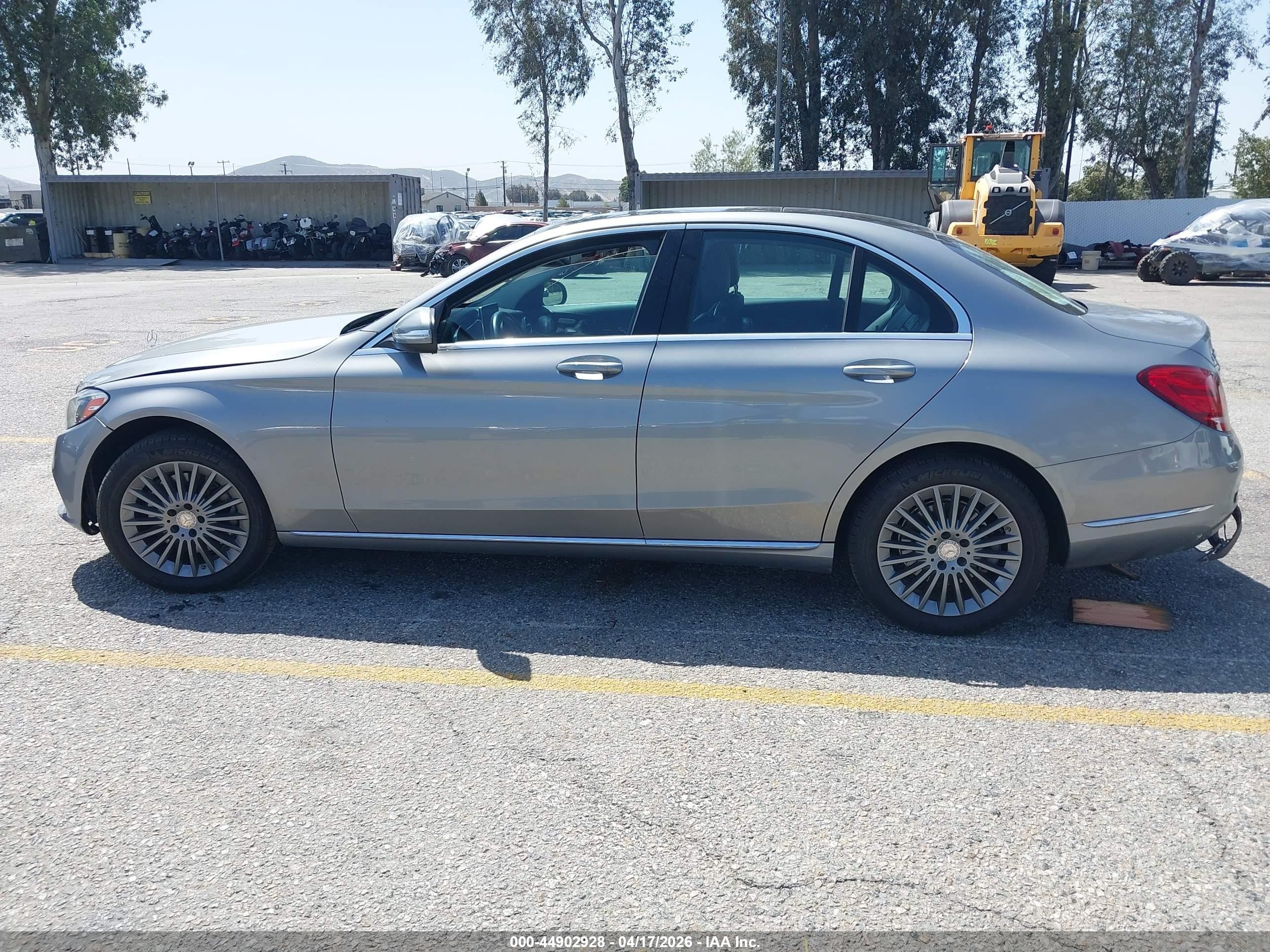 2015 Mercedes-benz C 300 Luxury 4matic Silver vin: 55SWF4KB1FU000189