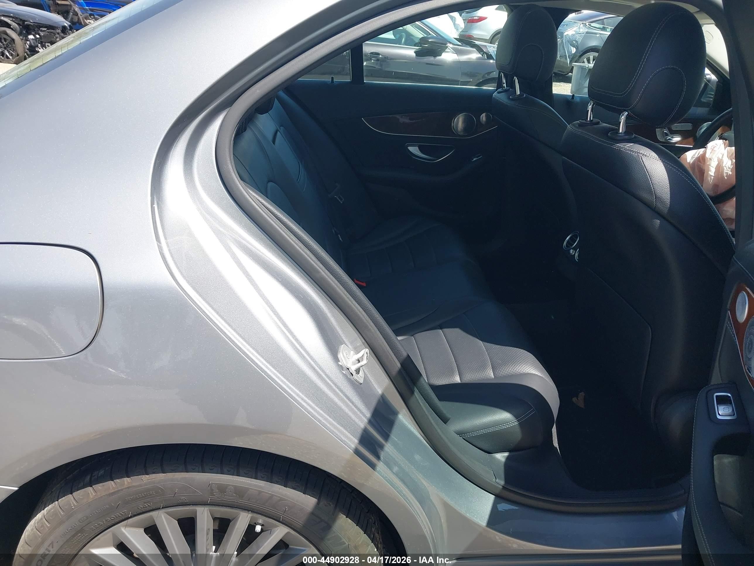 2015 Mercedes-benz C 300 Luxury 4matic Silver vin: 55SWF4KB1FU000189