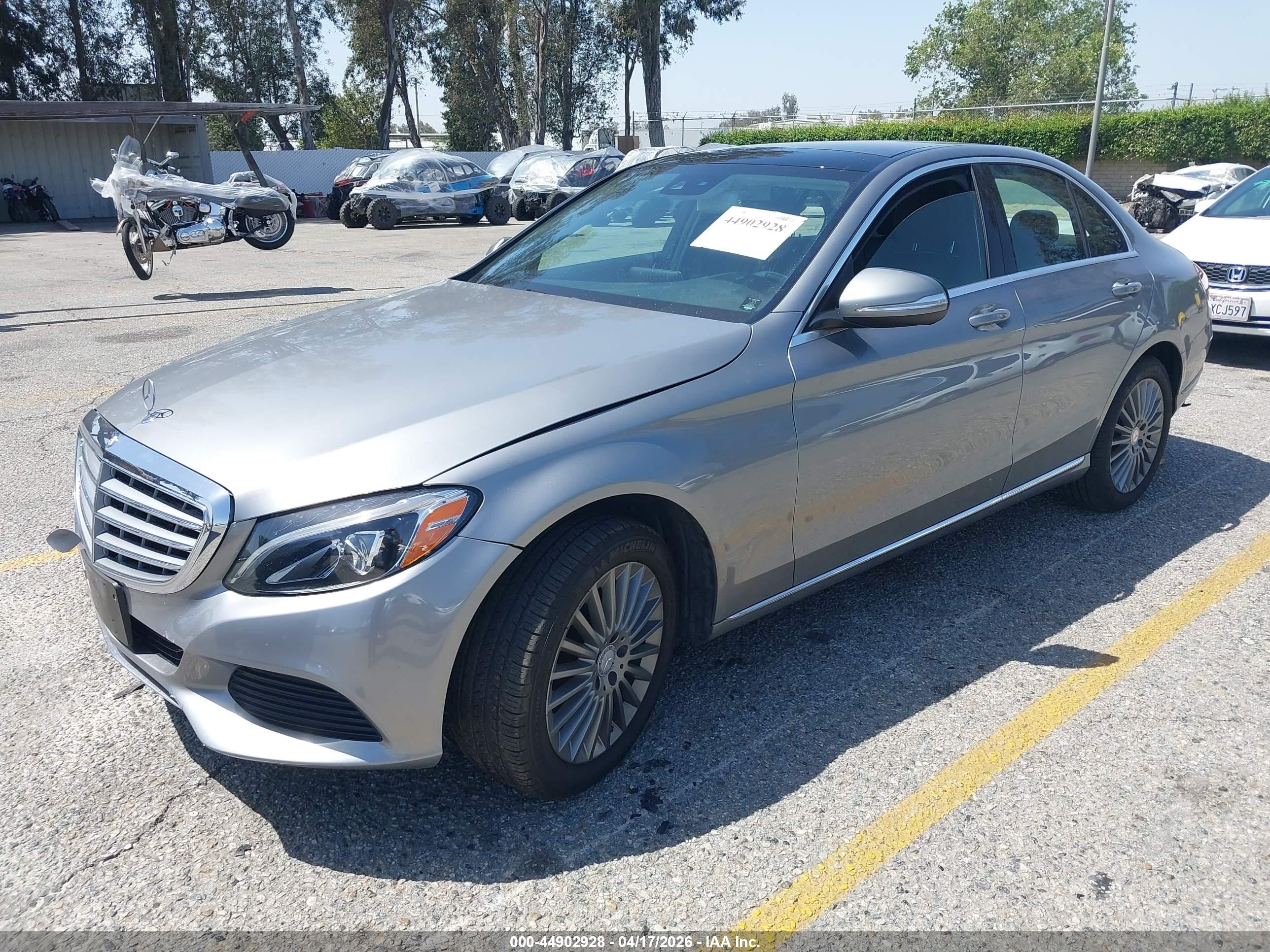 2015 Mercedes-benz C 300 Luxury 4matic Silver vin: 55SWF4KB1FU000189