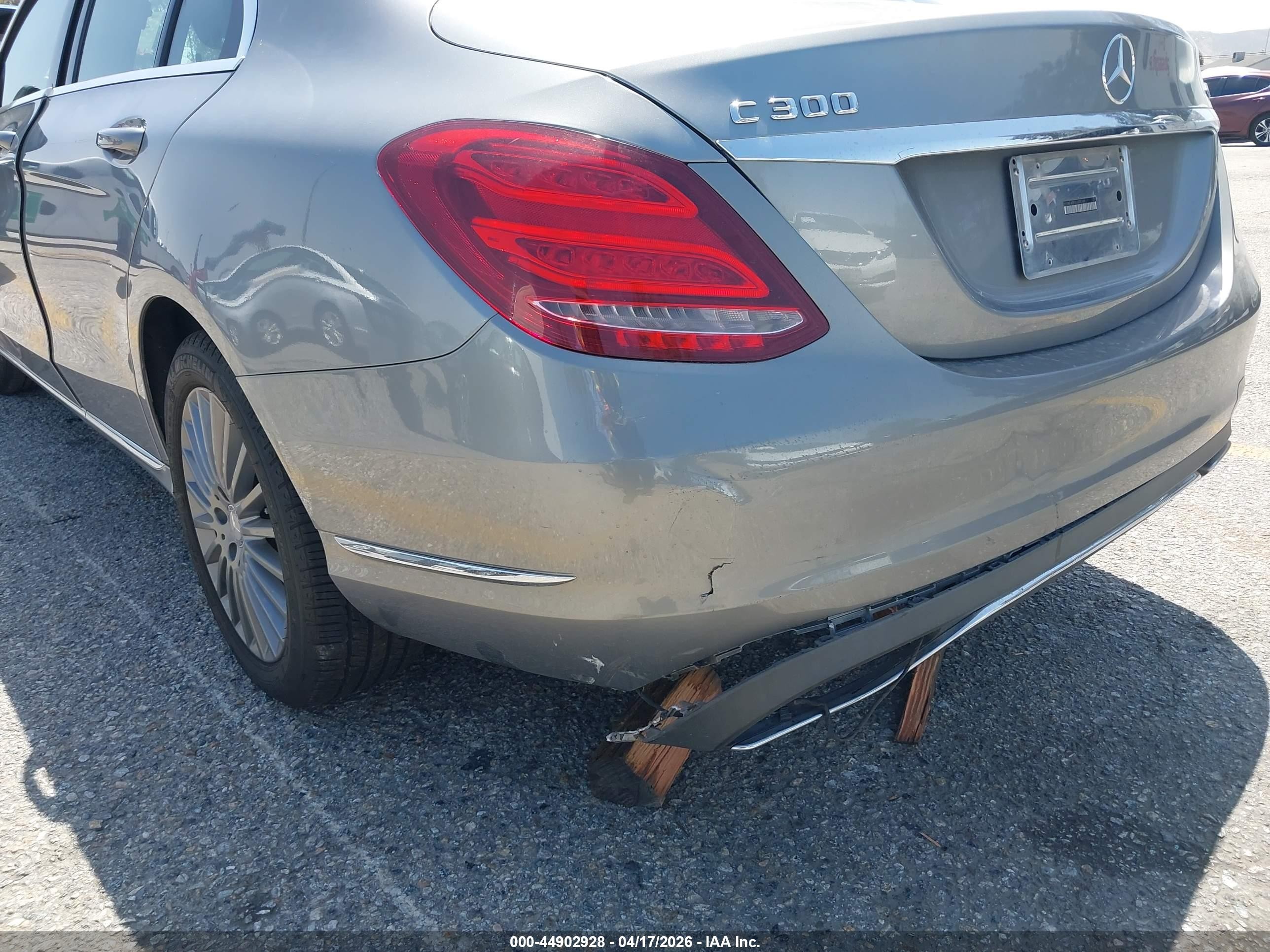 2015 Mercedes-benz C 300 Luxury 4matic Silver vin: 55SWF4KB1FU000189