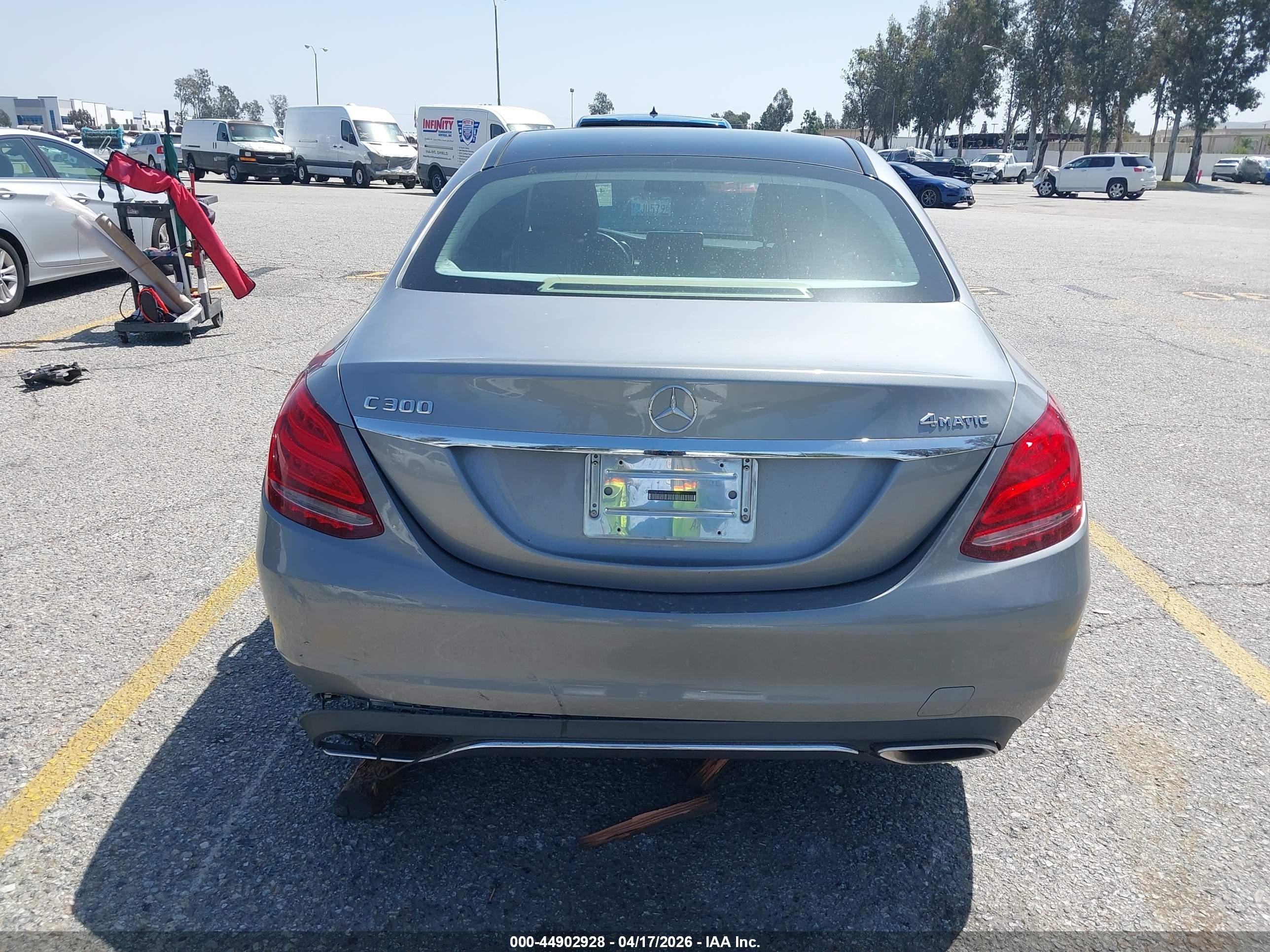 2015 Mercedes-benz C 300 Luxury 4matic Silver vin: 55SWF4KB1FU000189