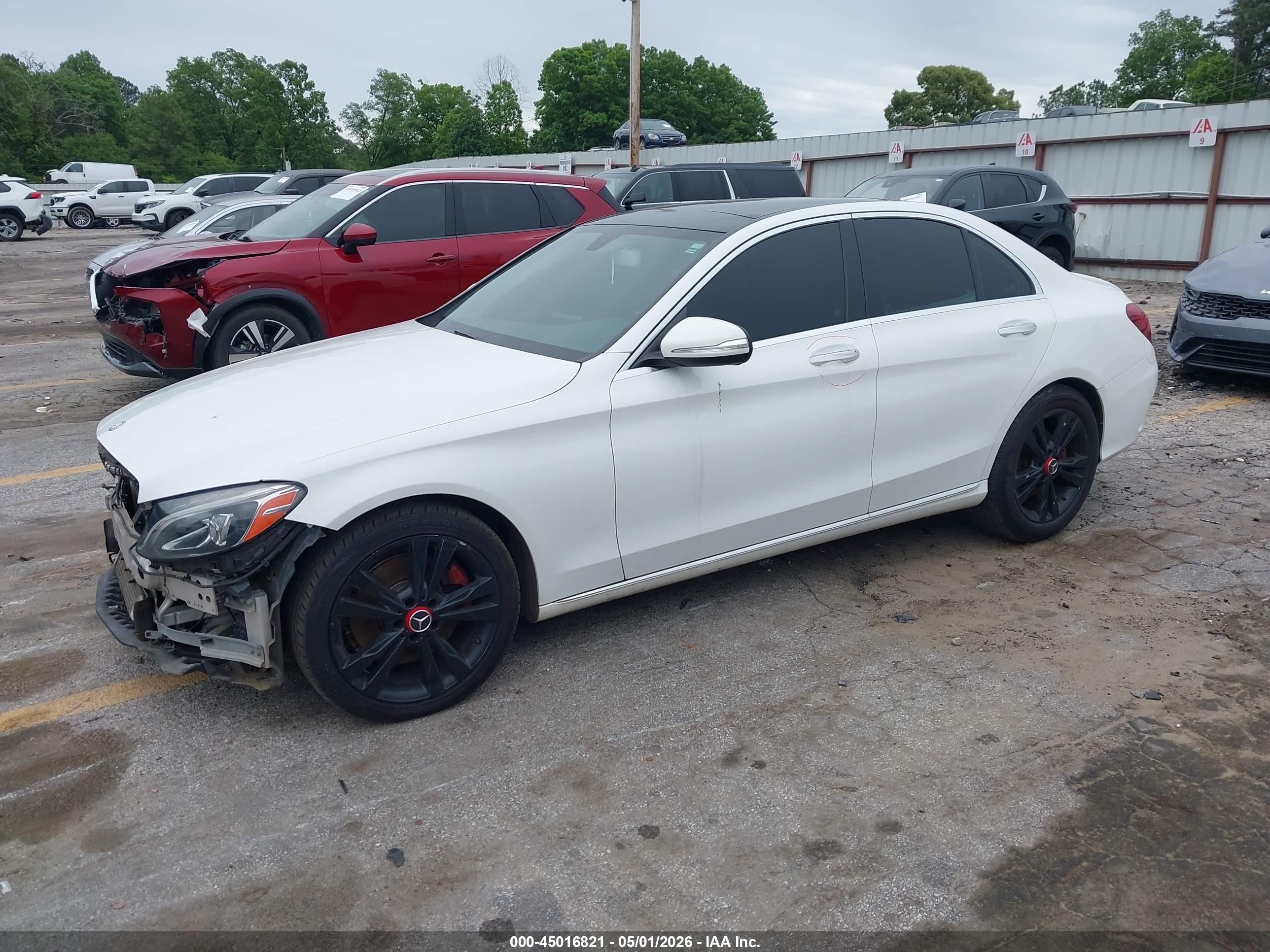 2015 Mercedes-benz C 300 4matic Белый vin: 55SWF4KB1FU011838