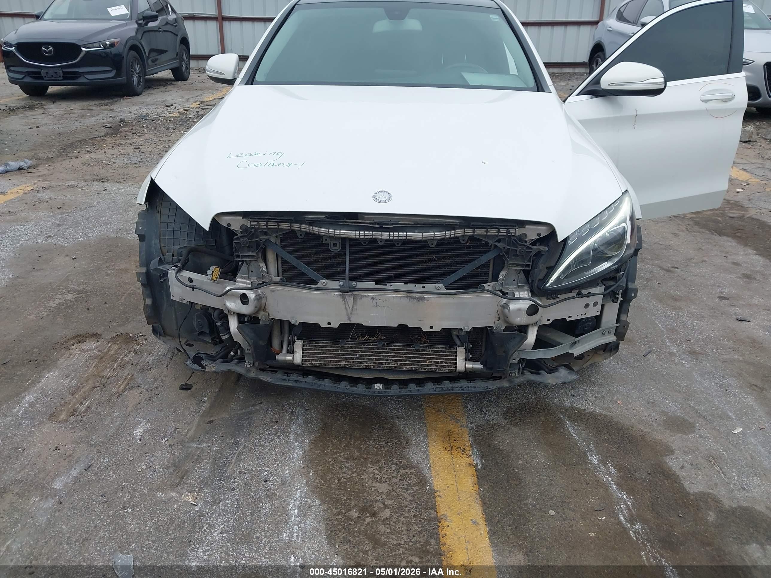 2015 Mercedes-benz C 300 4matic Белый vin: 55SWF4KB1FU011838