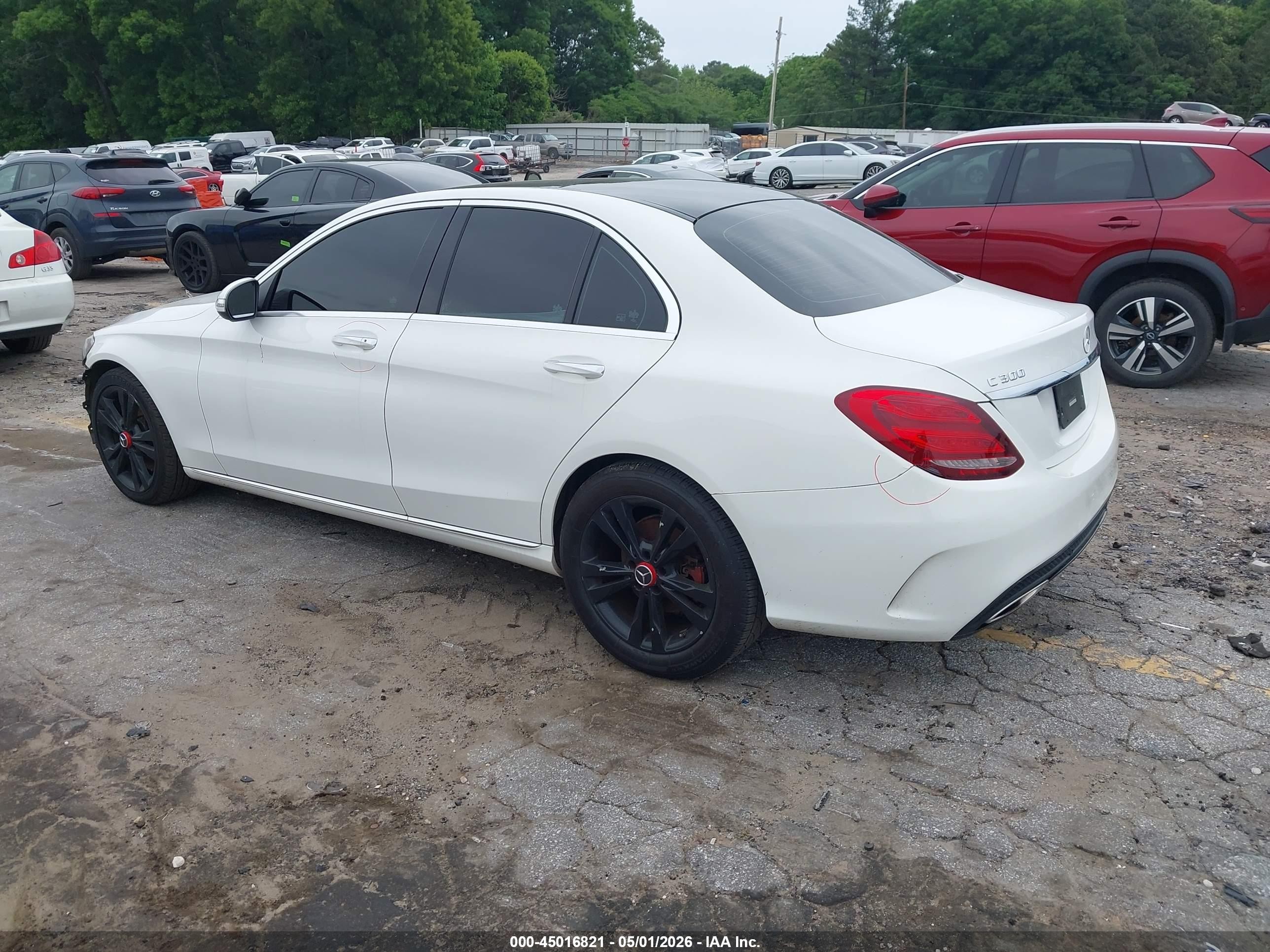 2015 Mercedes-benz C 300 4matic Белый vin: 55SWF4KB1FU011838