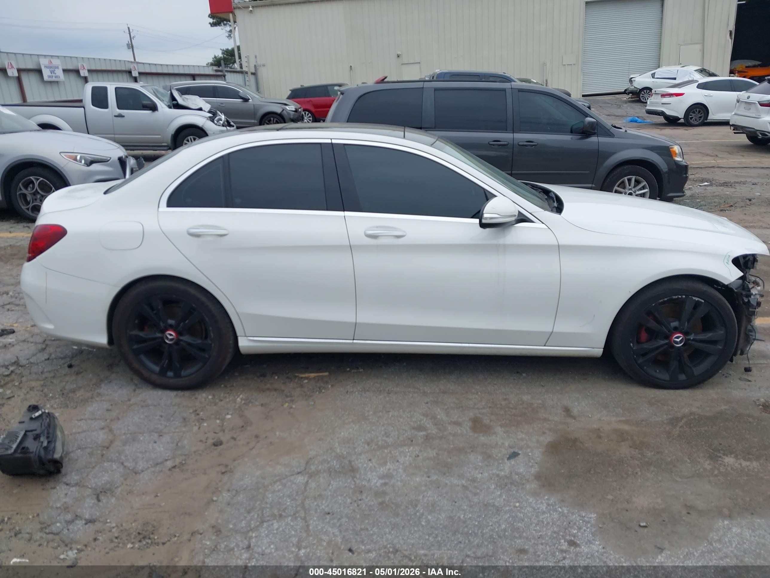 2015 Mercedes-benz C 300 4matic Белый vin: 55SWF4KB1FU011838